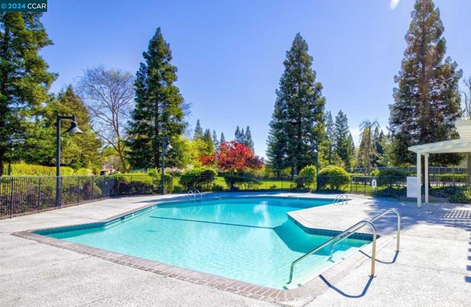 760 Senca Ct