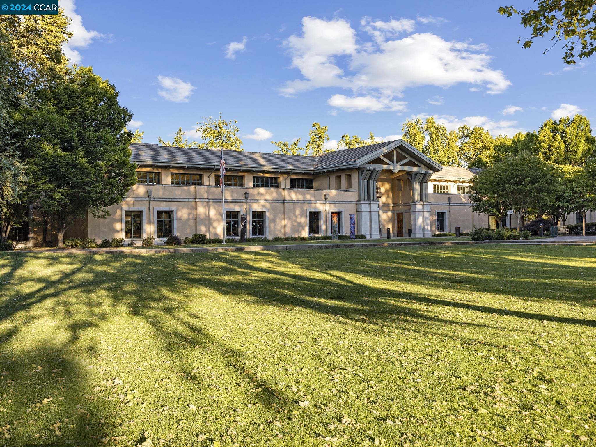 760 Senca Ct