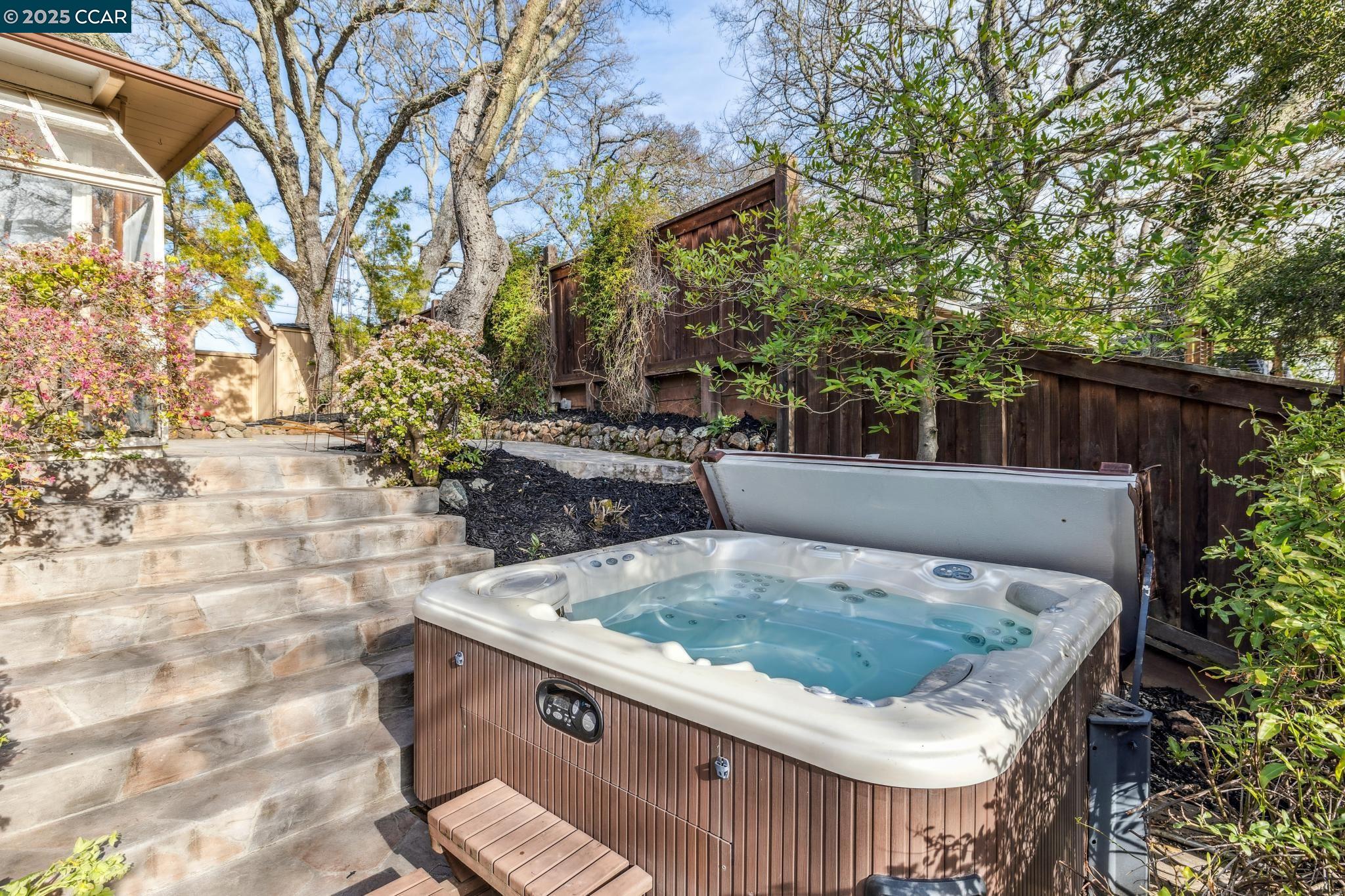 2160 Ridgewood Rd