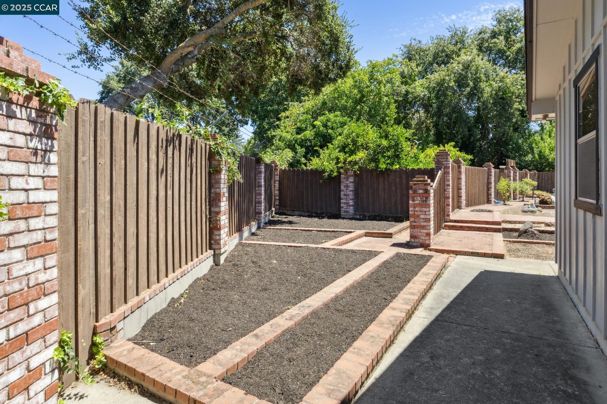 12 La Sonoma Ct