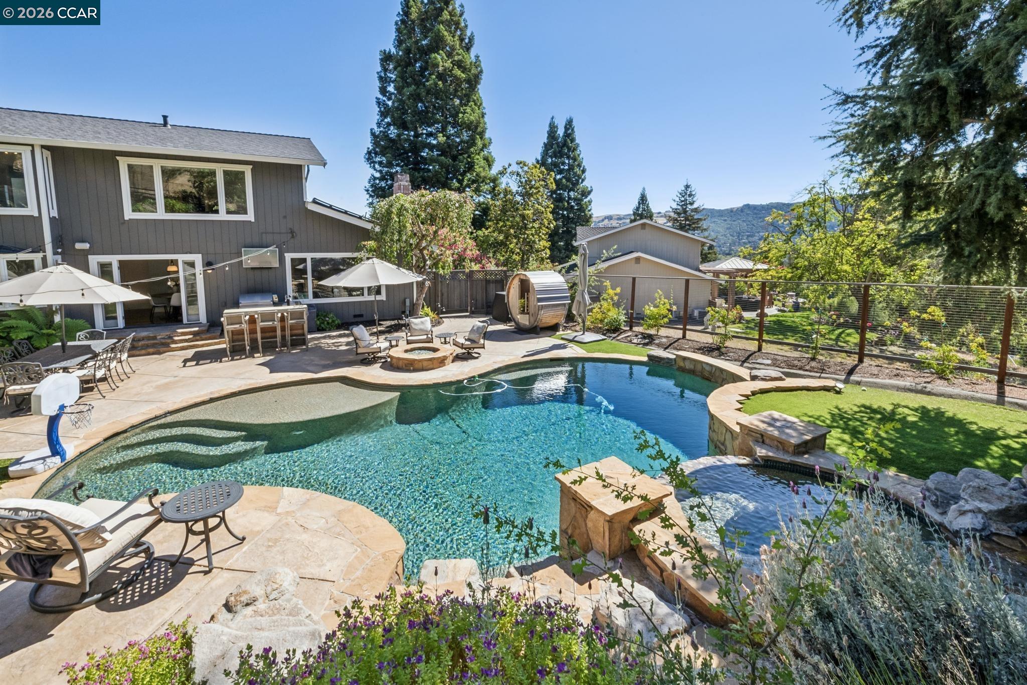 226 Arthur Ct