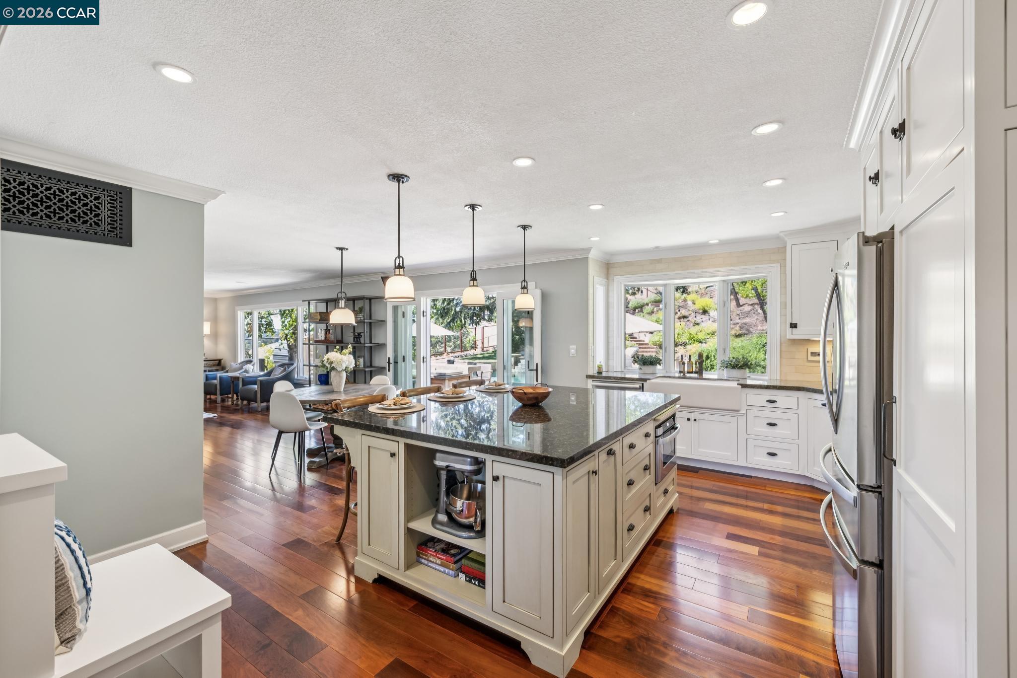 226 Arthur Ct