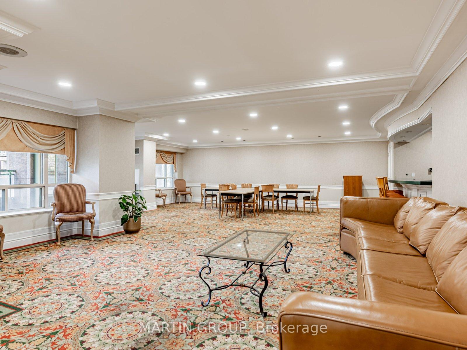 887 Bay Street 506
