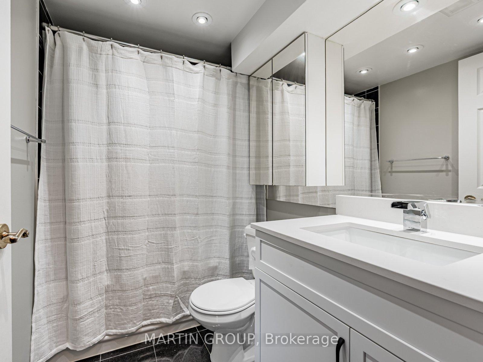 887 Bay Street 506