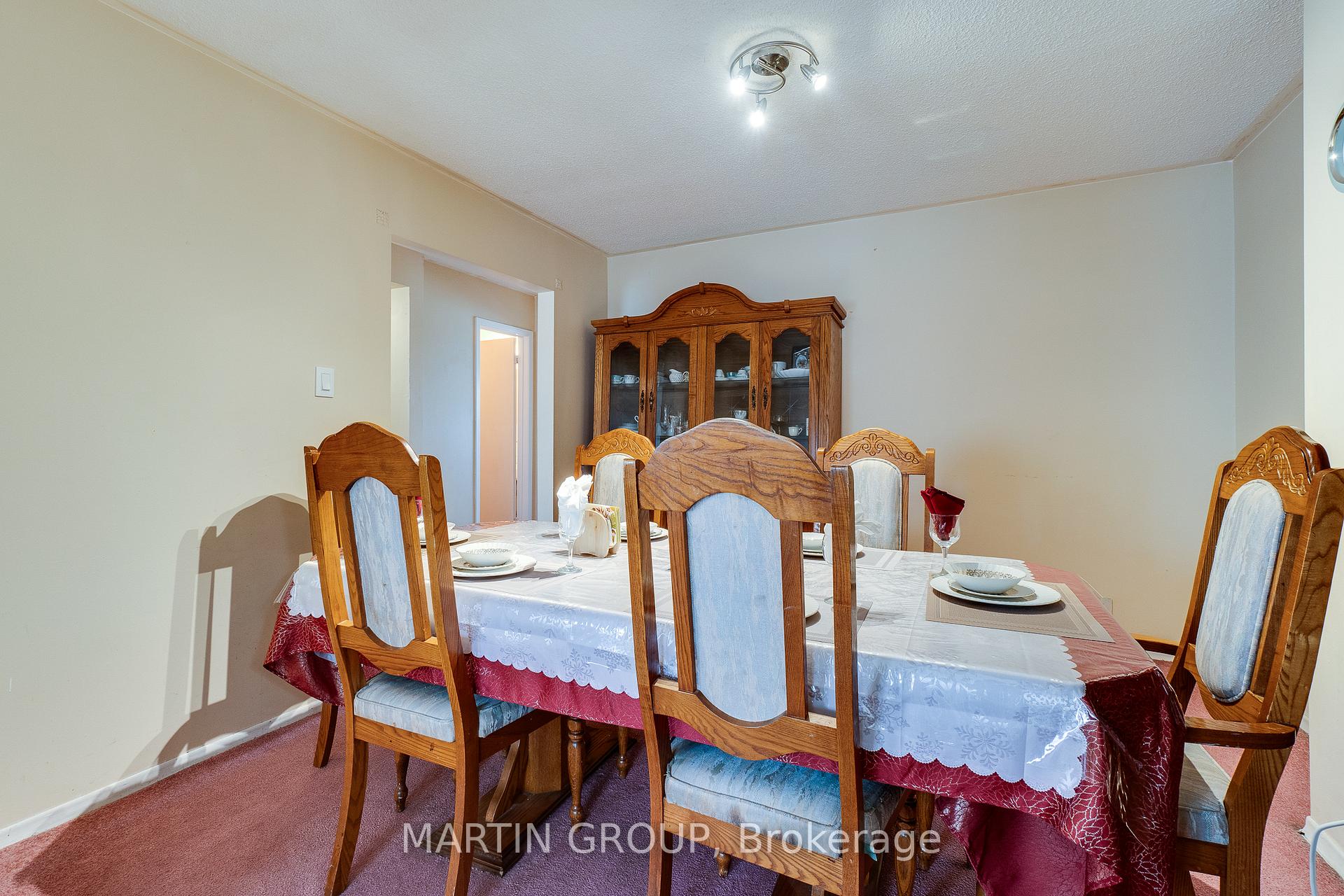 #4 - 46 Dearbourne Boulevard Unit: 4