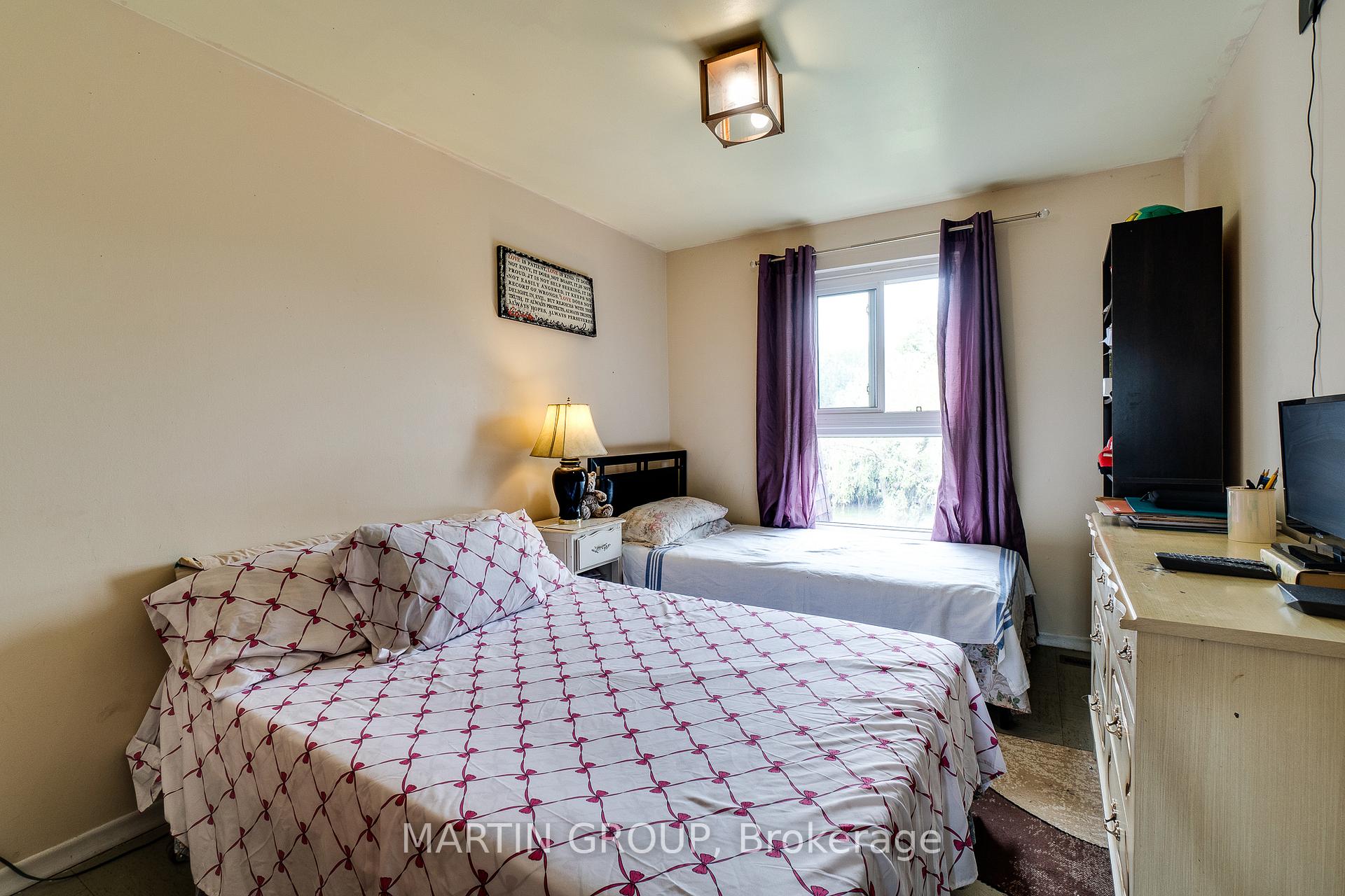 #4 - 46 Dearbourne Boulevard Unit: 4