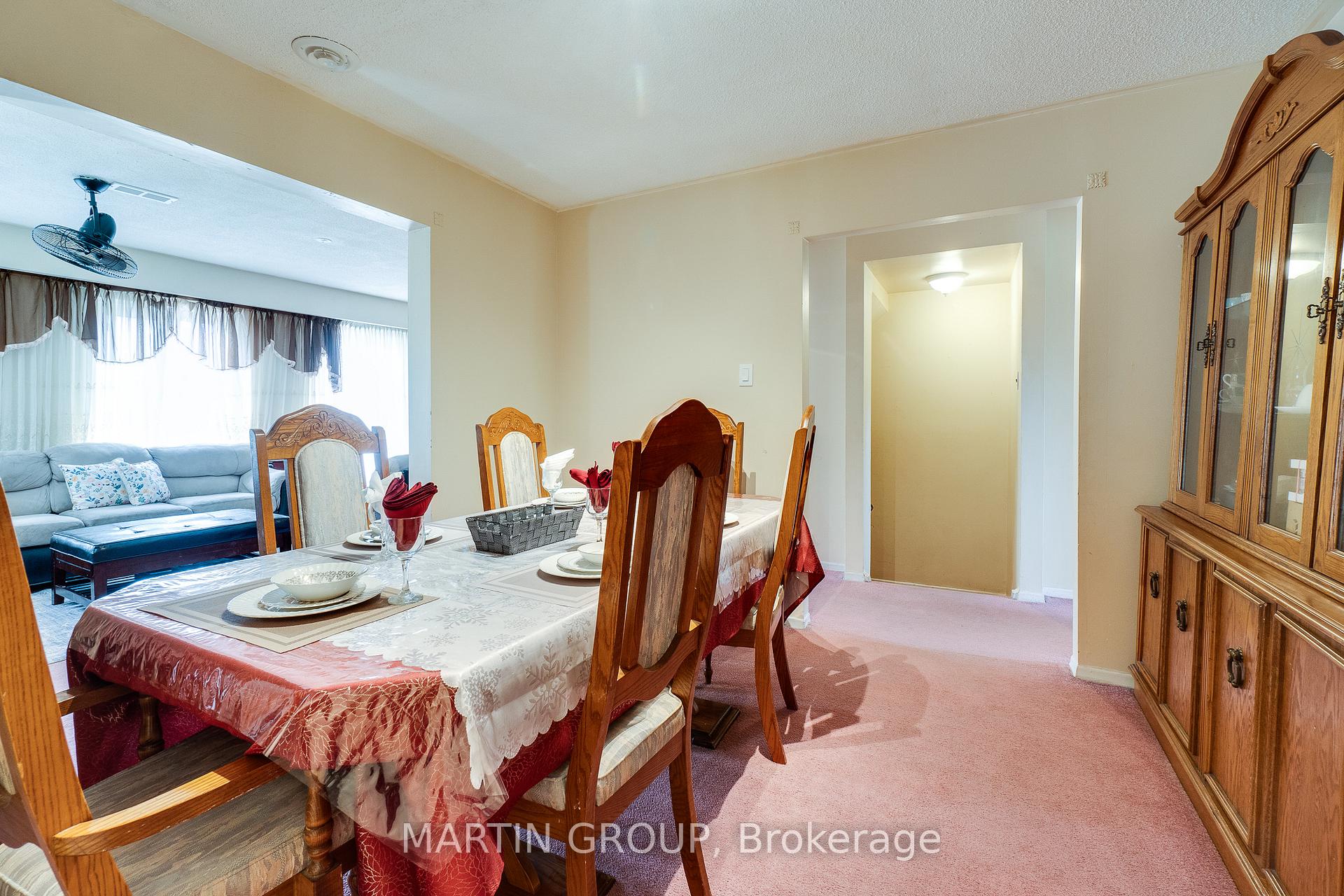 #4 - 46 Dearbourne Boulevard Unit: 4