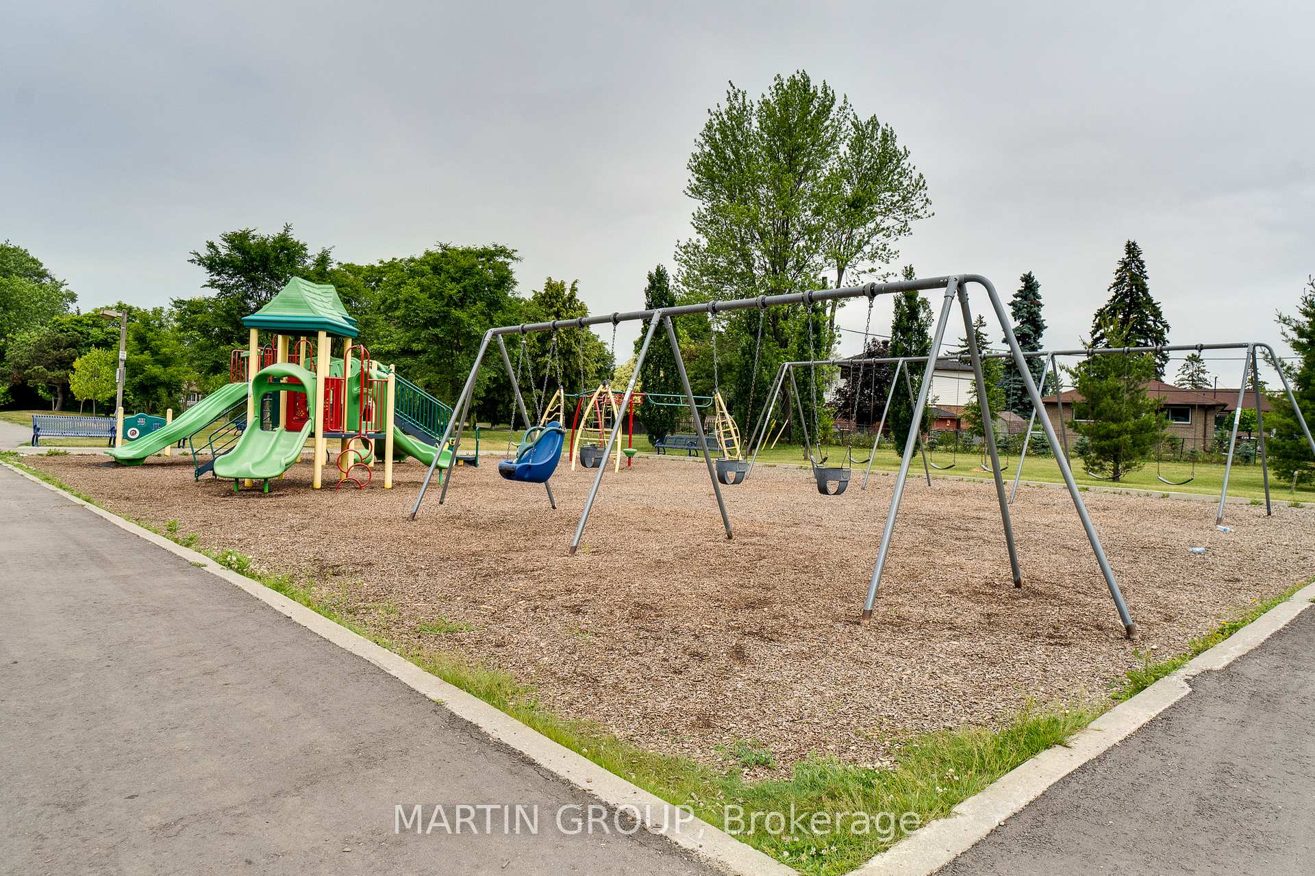 #4 - 46 Dearbourne Boulevard Unit: 4