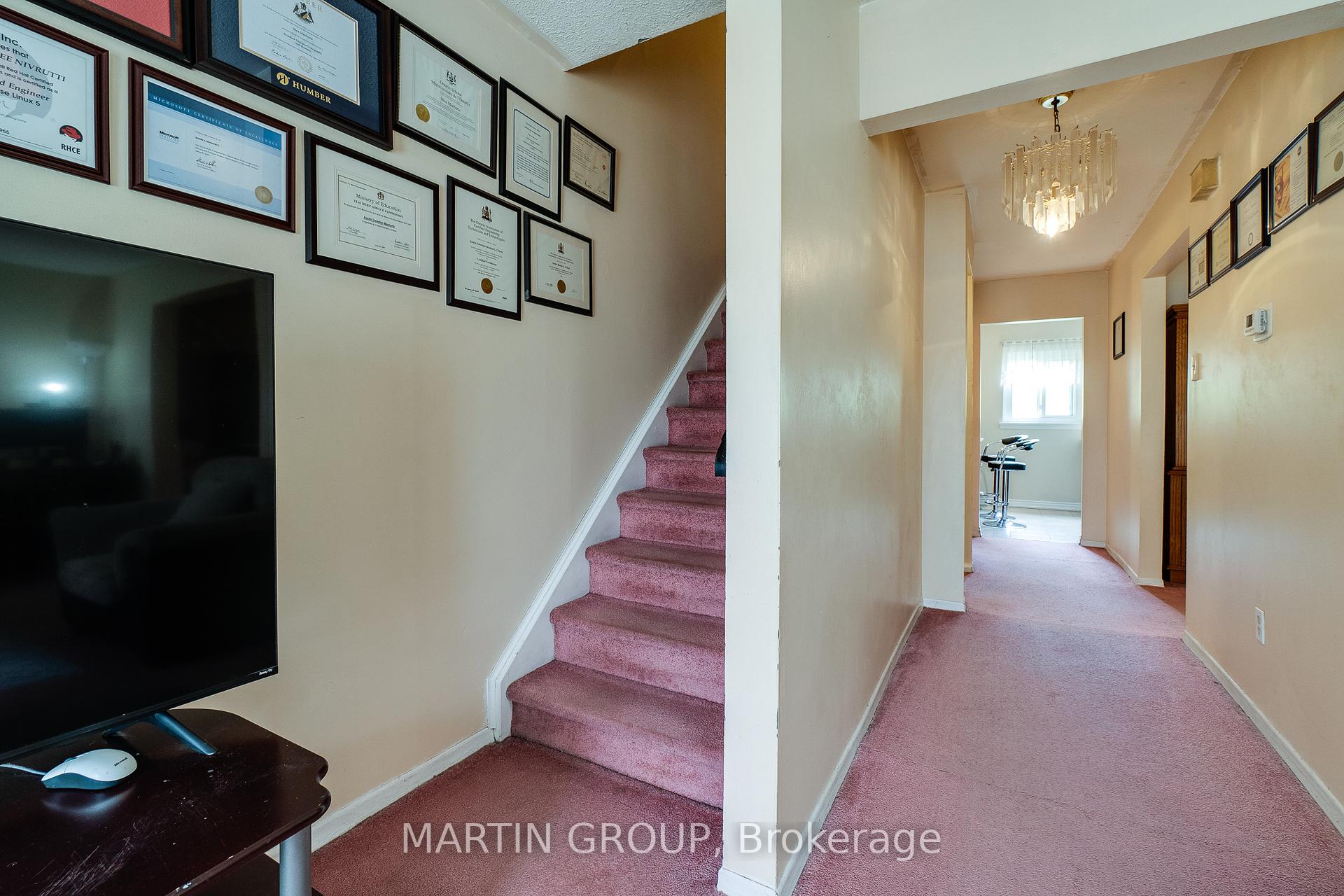 #4 - 46 Dearbourne Boulevard Unit: 4