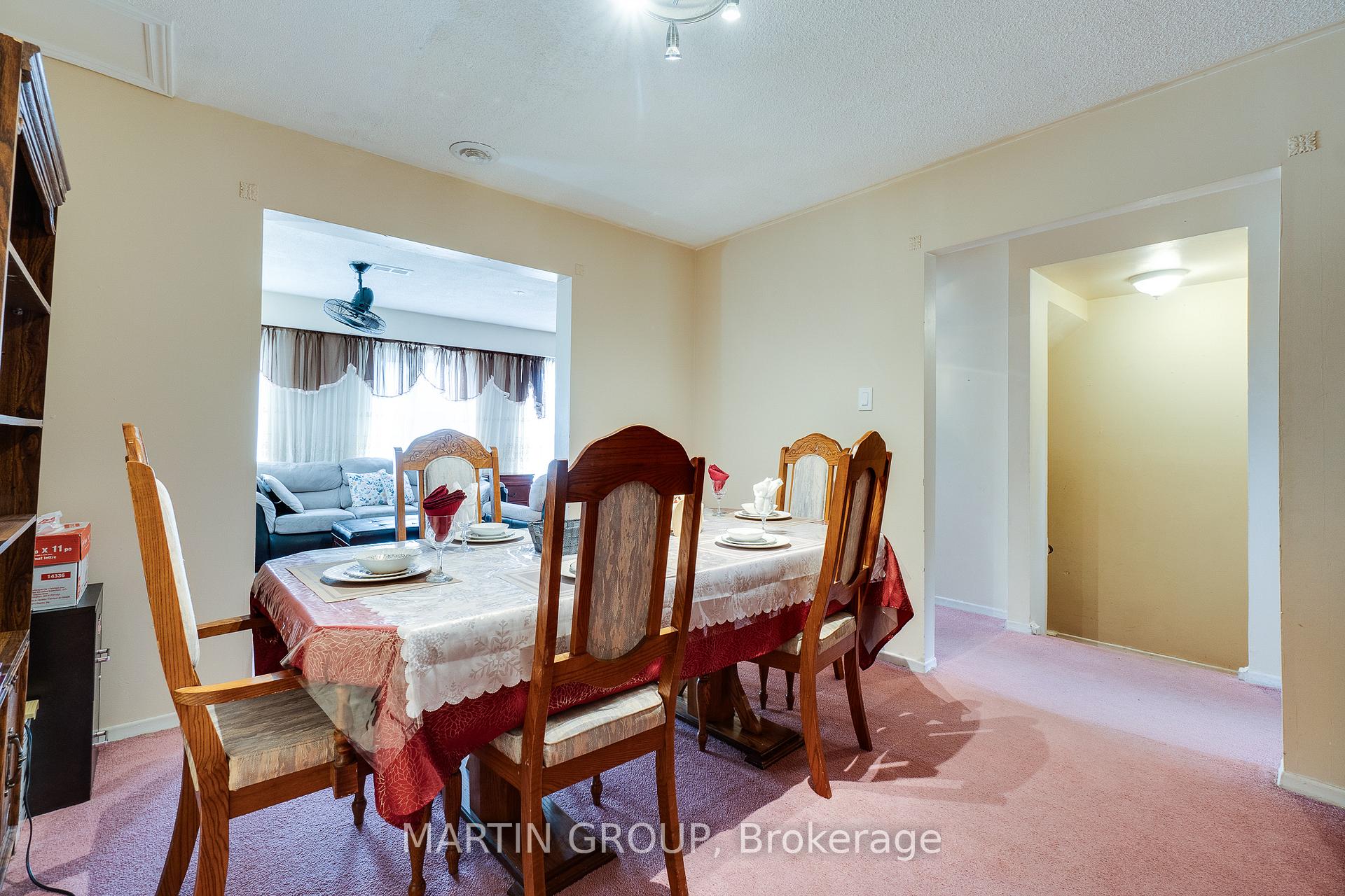 #4 - 46 Dearbourne Boulevard Unit: 4