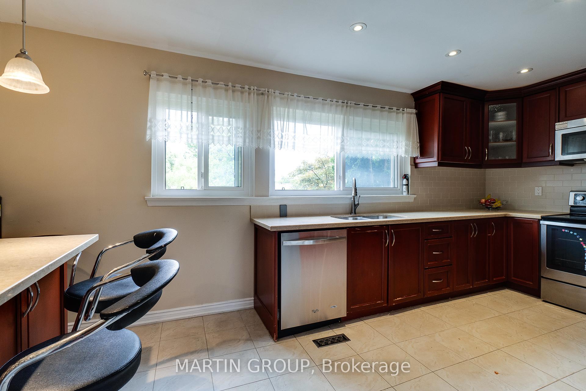 #4 - 46 Dearbourne Boulevard Unit: 4