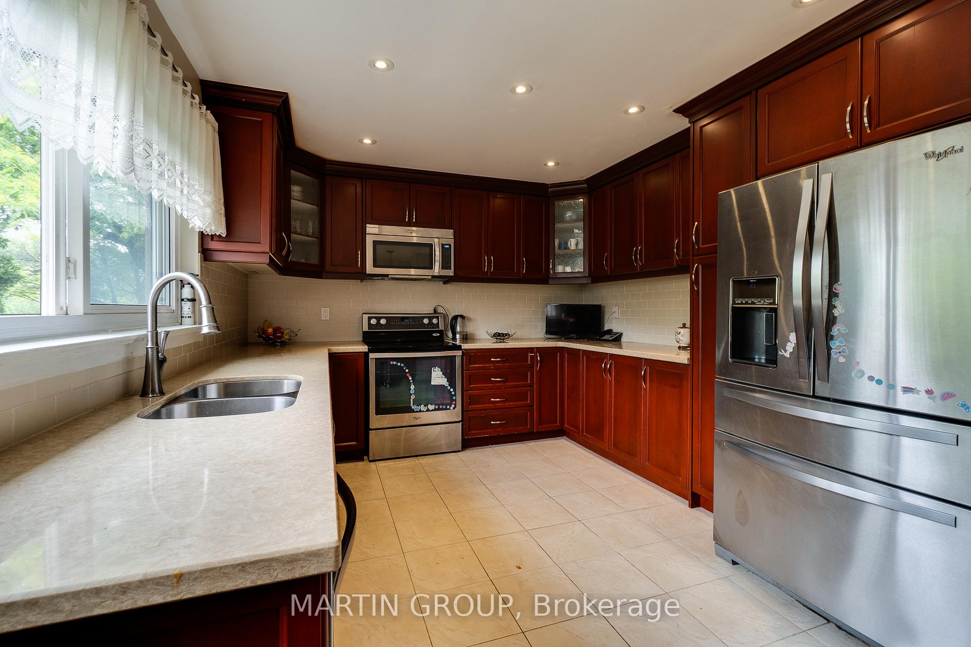 #4 - 46 Dearbourne Boulevard Unit: 4