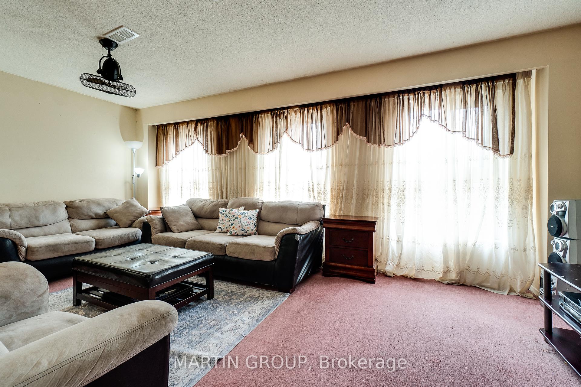 #4 - 46 Dearbourne Boulevard Unit: 4