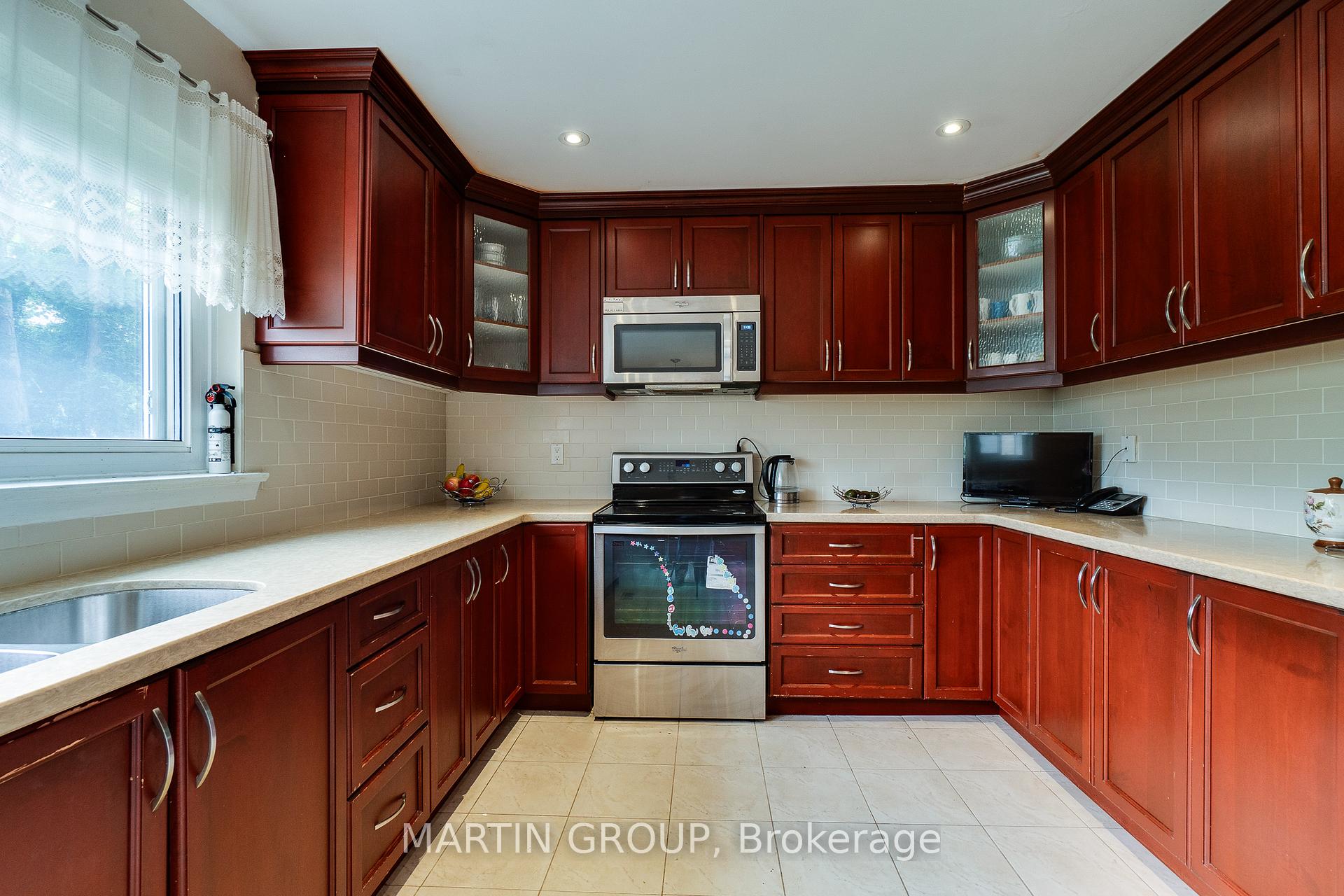 #4 - 46 Dearbourne Boulevard Unit: 4