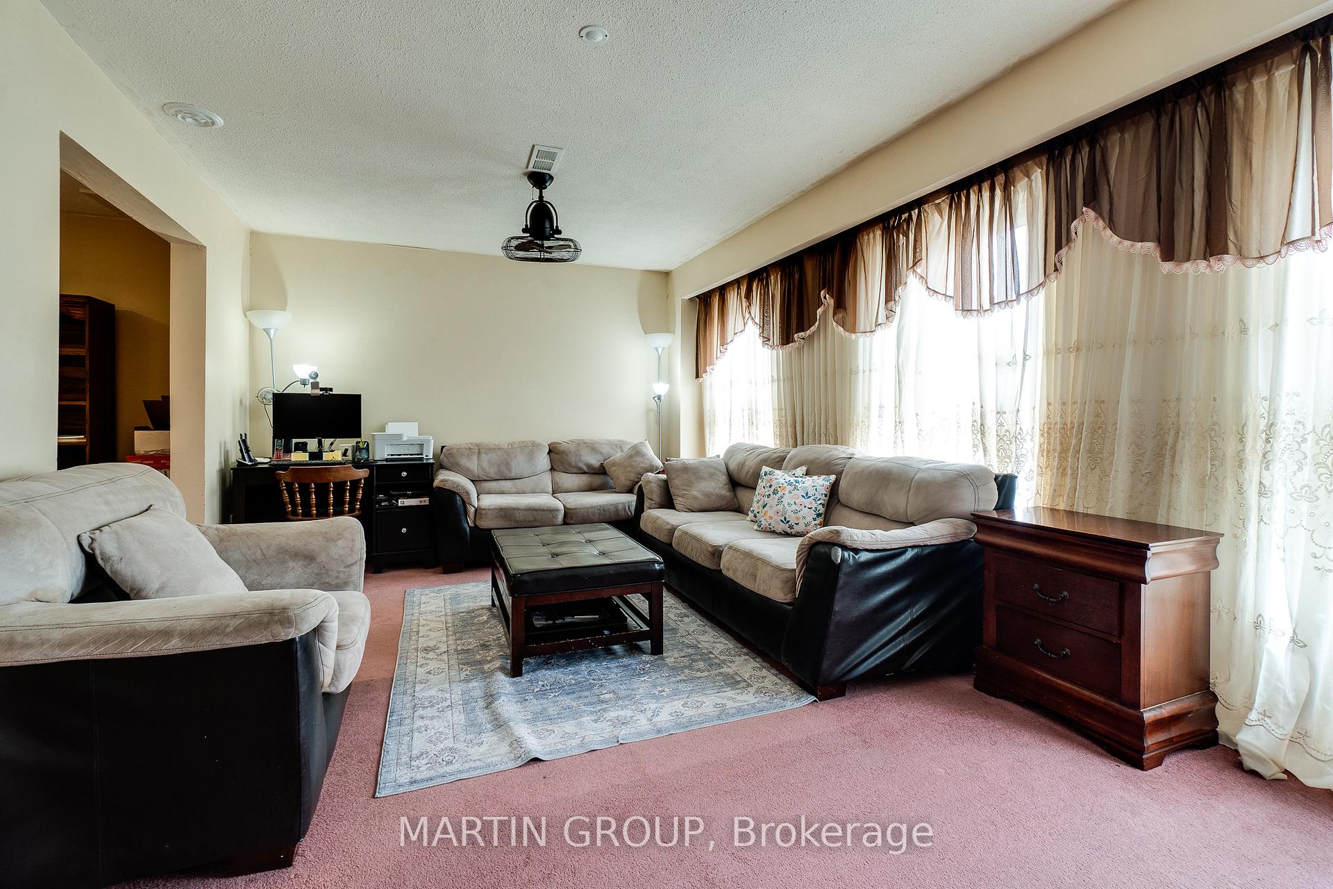 #4 - 46 Dearbourne Boulevard Unit: 4