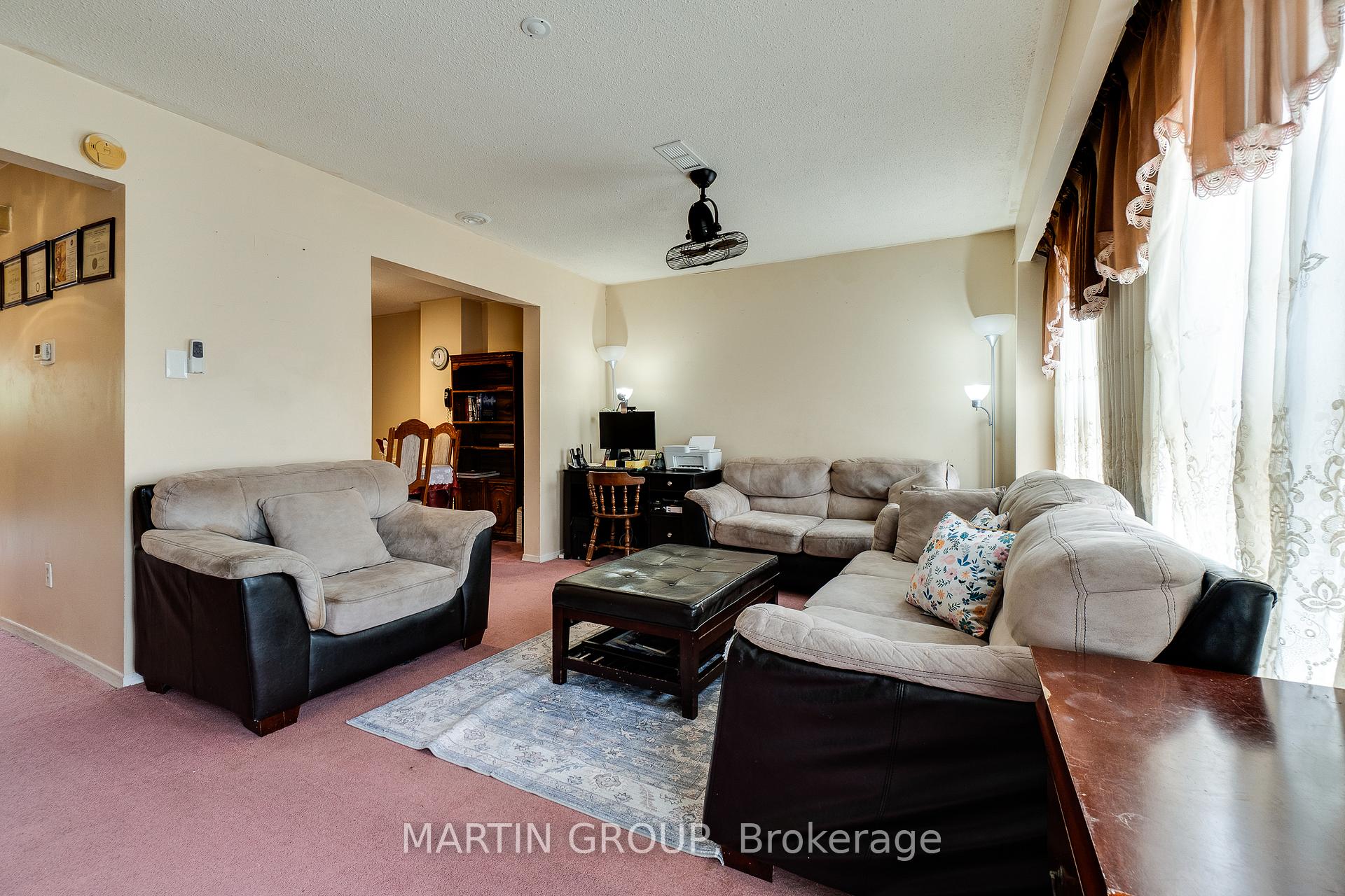 #4 - 46 Dearbourne Boulevard Unit: 4