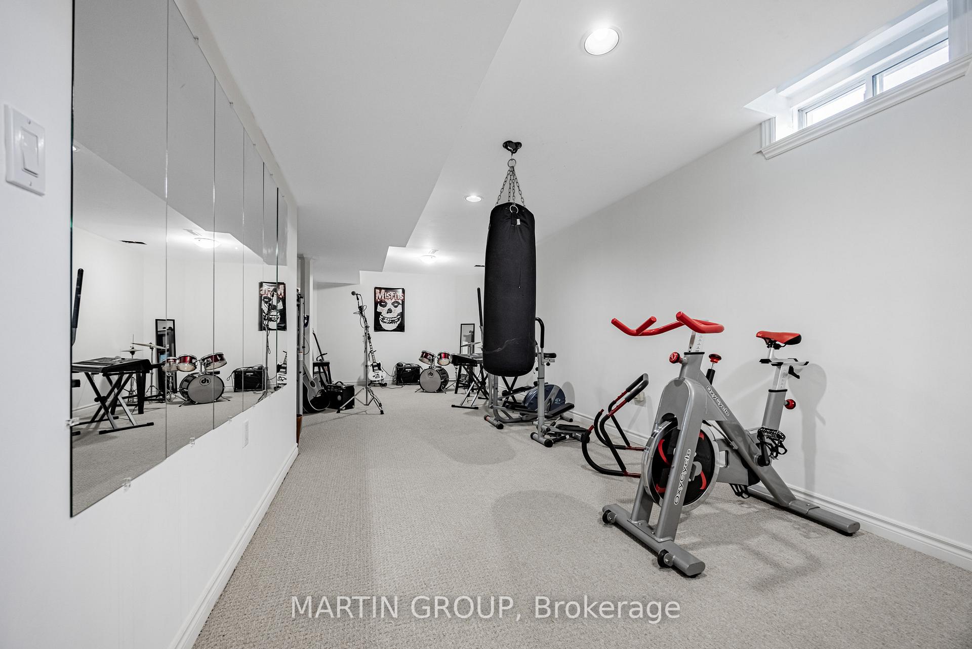 5637 Roseville Court, Burlington