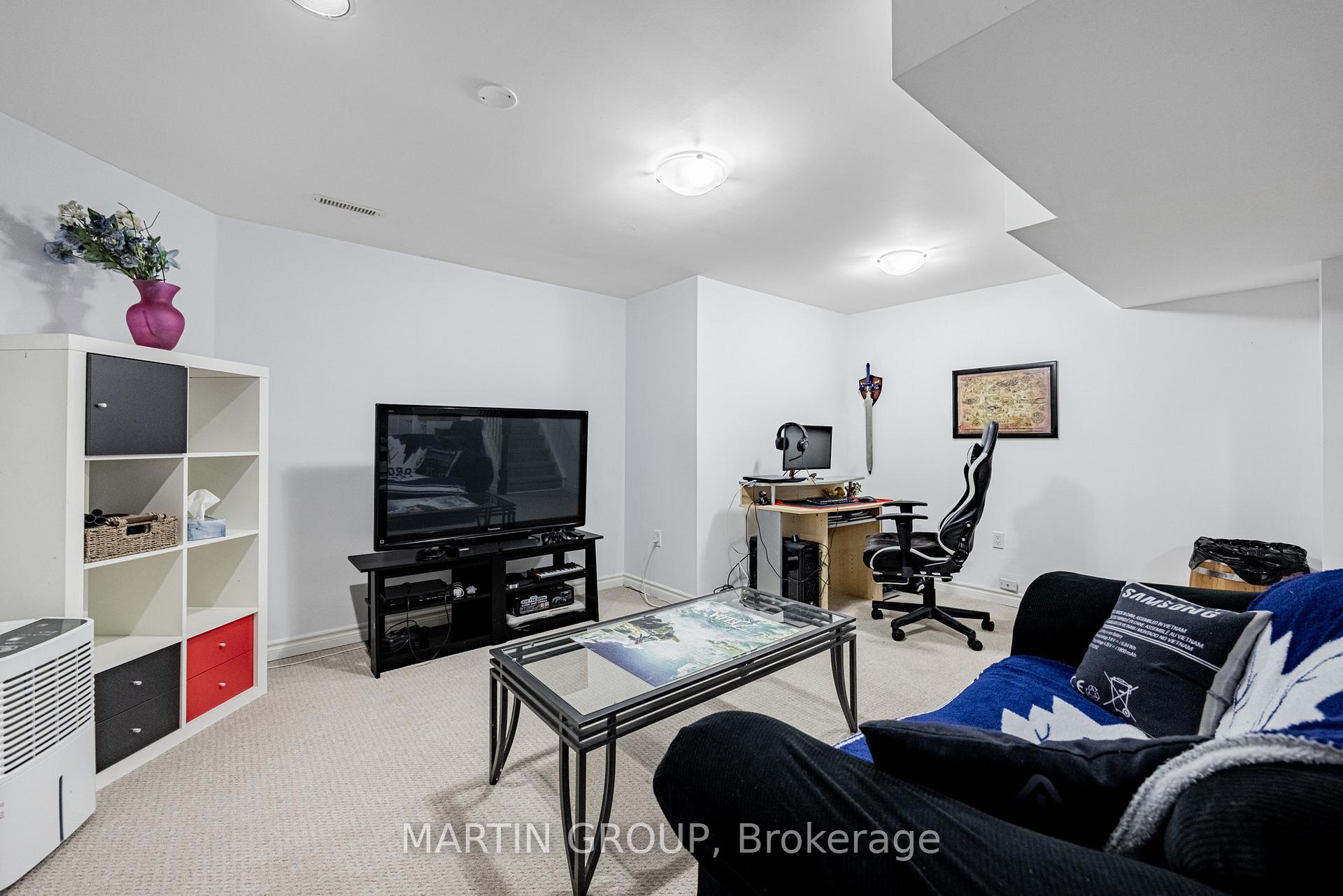 5637 Roseville Court, Burlington