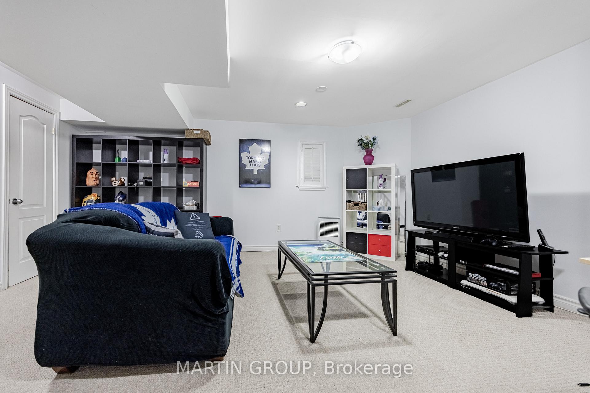 5637 Roseville Court, Burlington