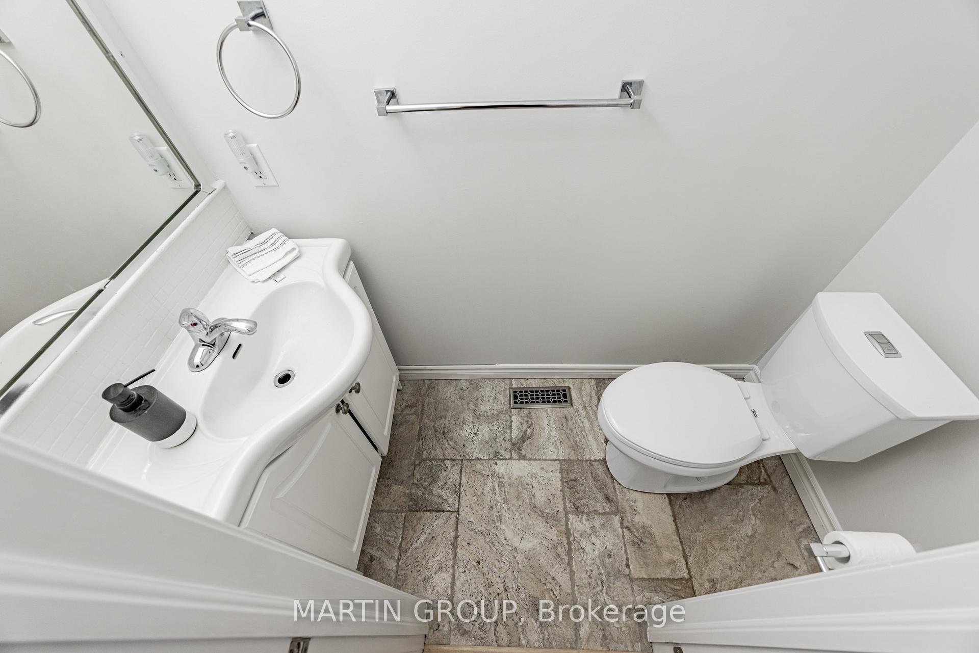 5637 Roseville Court, Burlington