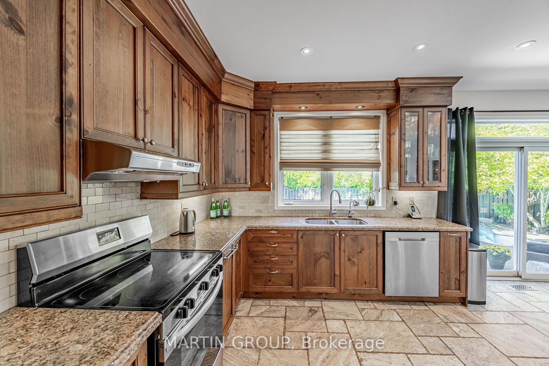 5637 Roseville Court, Burlington