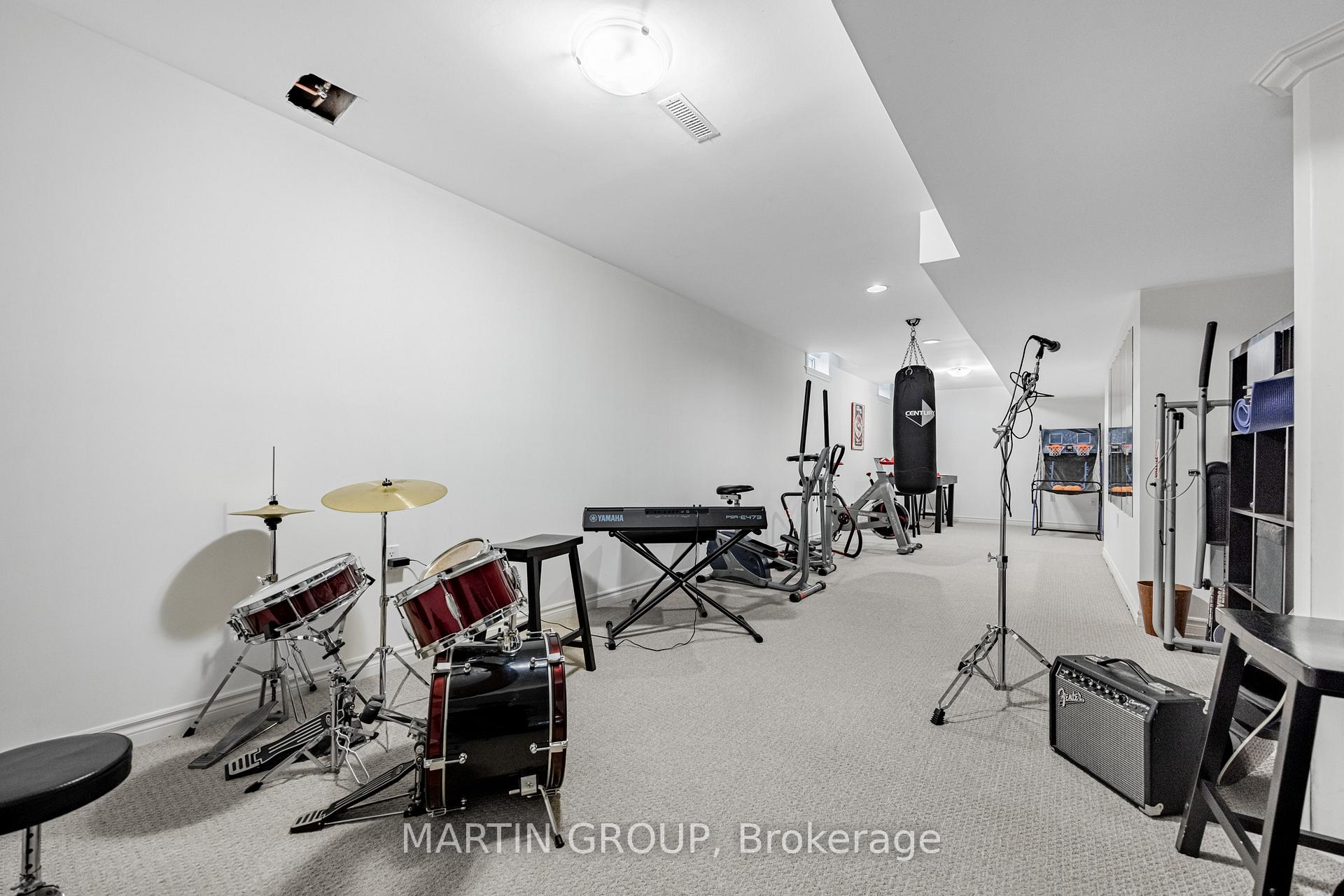 5637 Roseville Court, Burlington