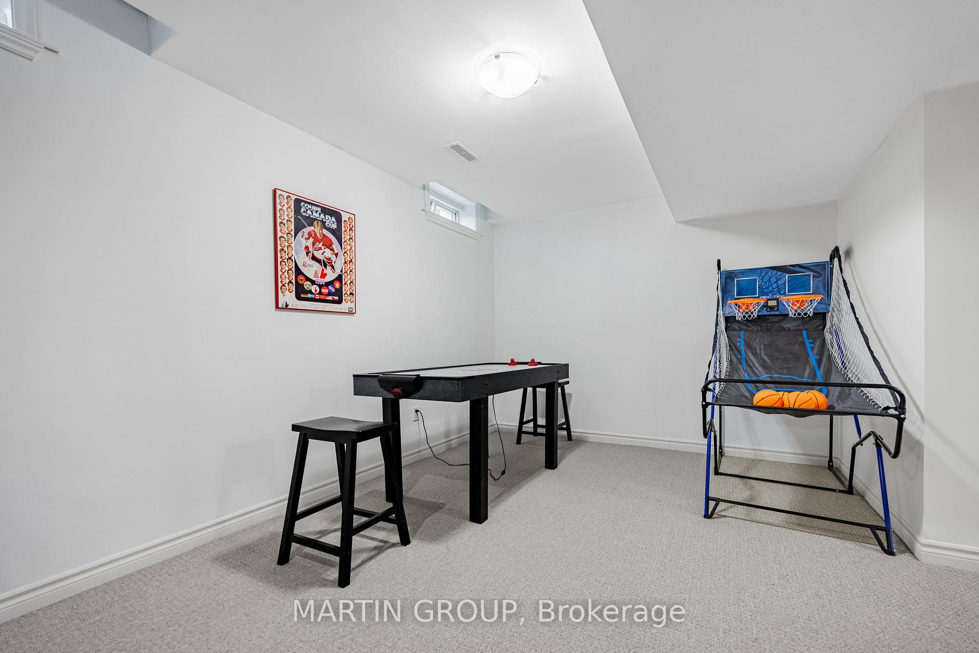 5637 Roseville Court, Burlington
