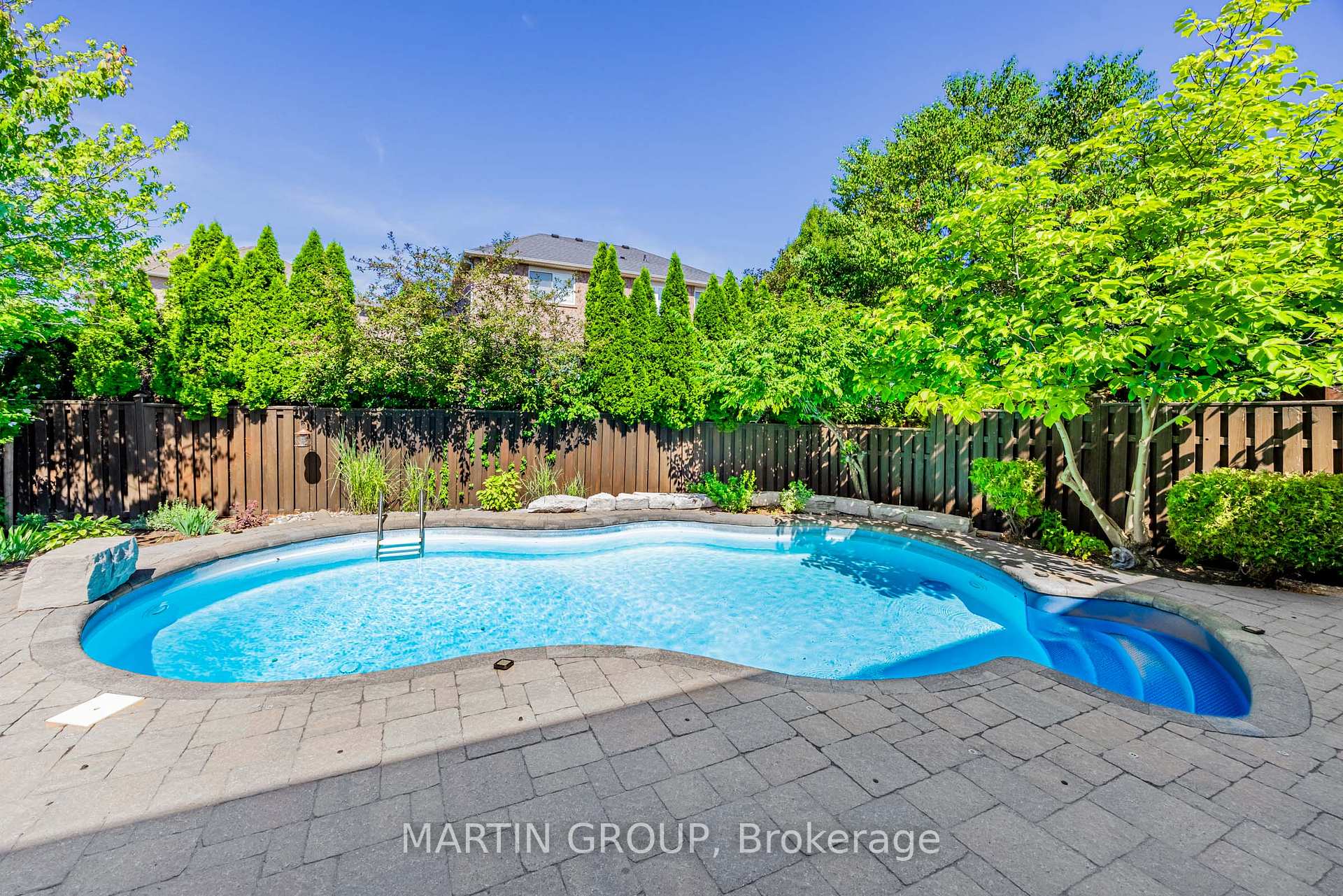 5637 Roseville Court, Burlington