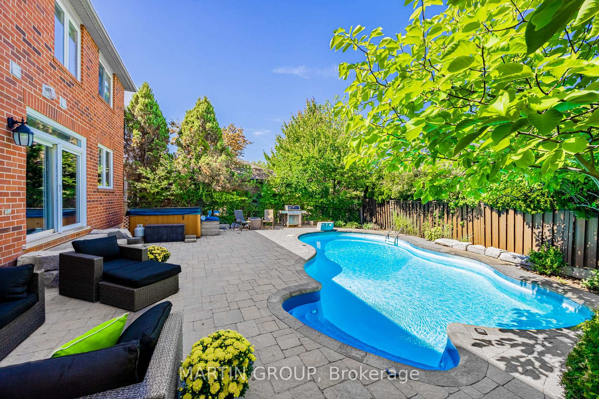 5637 Roseville Court, Burlington