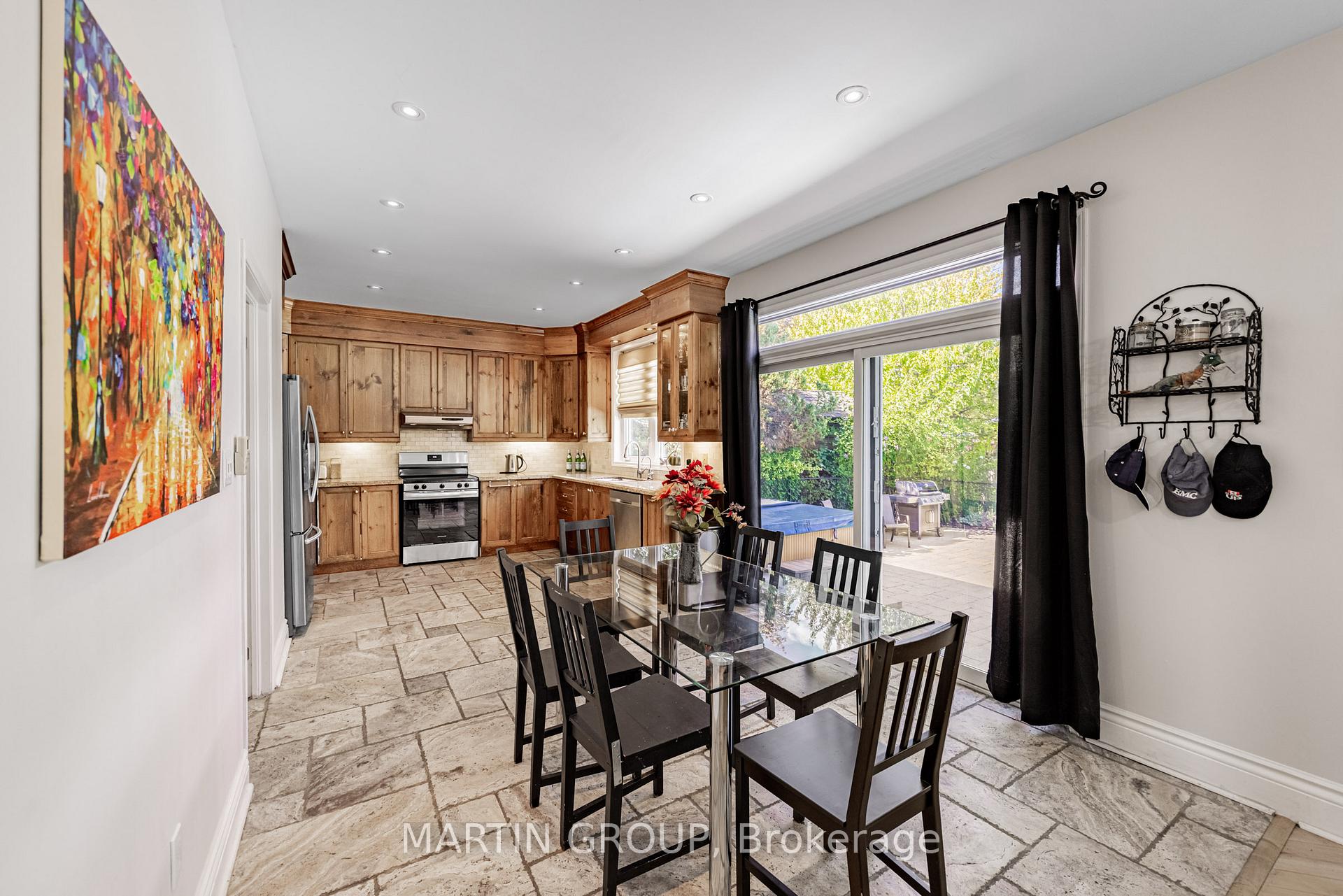 5637 Roseville Court, Burlington