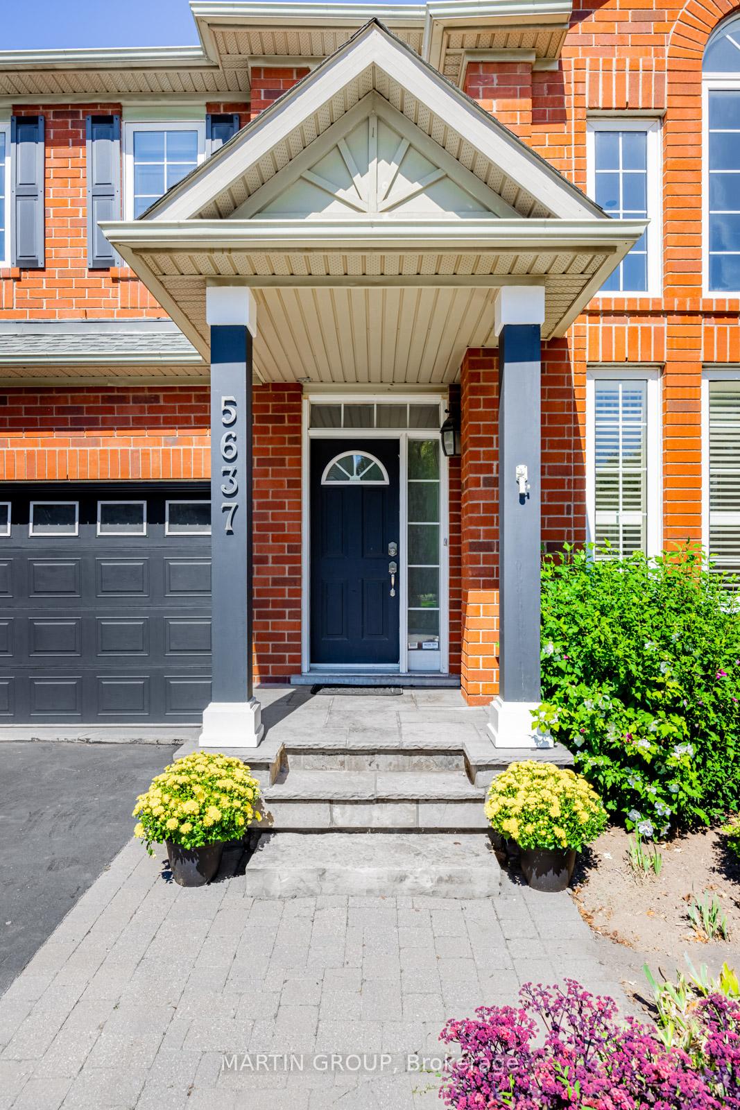 5637 Roseville Court, Burlington