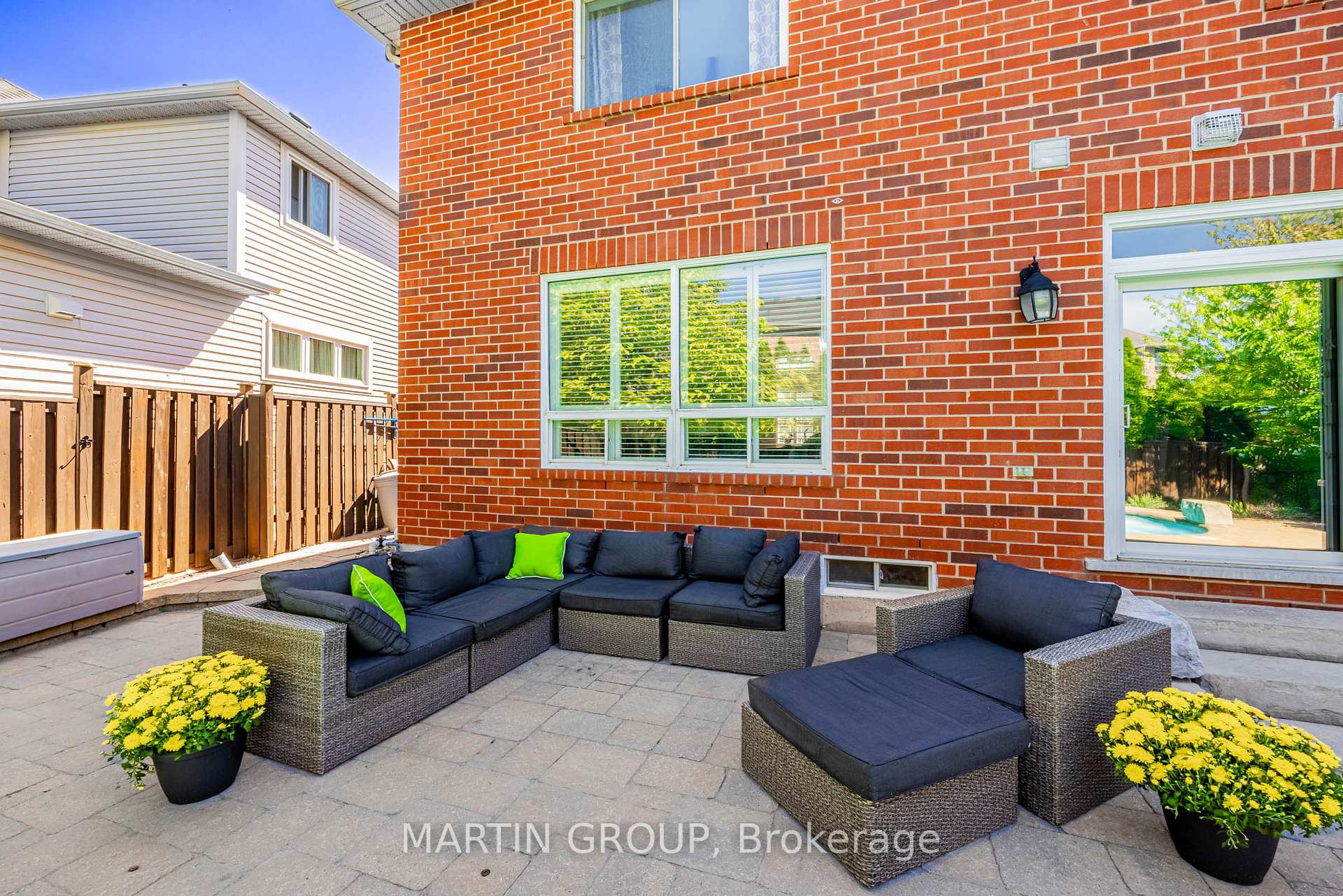 5637 Roseville Court, Burlington