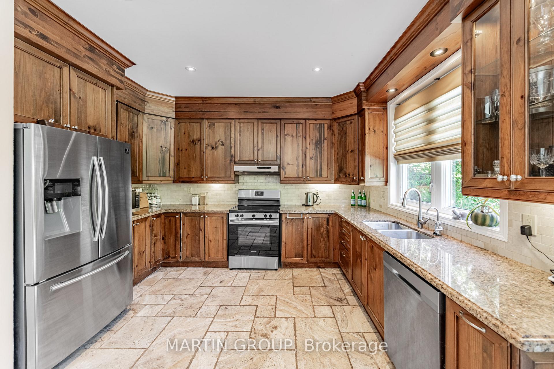 5637 Roseville Court, Burlington