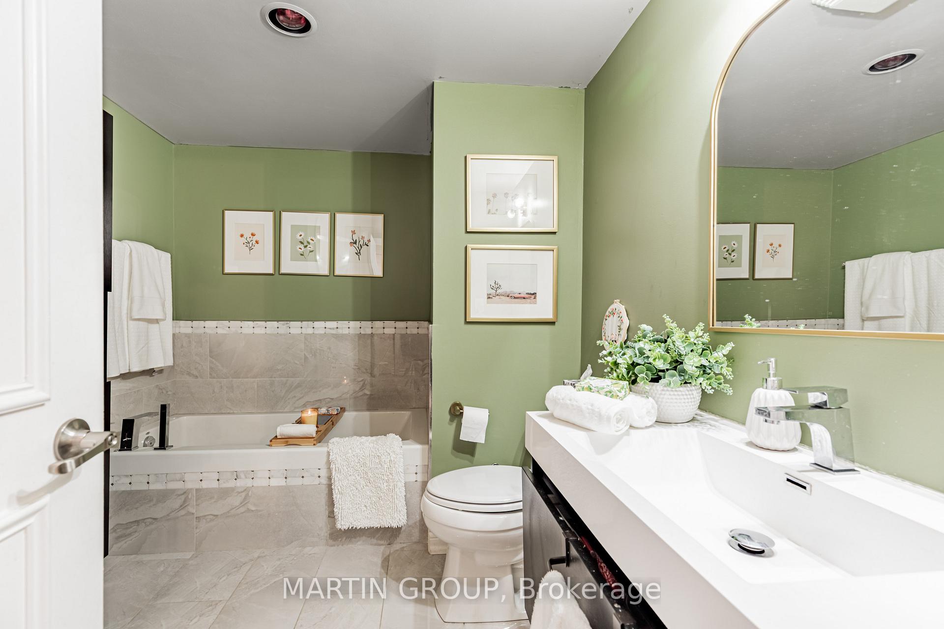 1 Palace Pier Court 1112