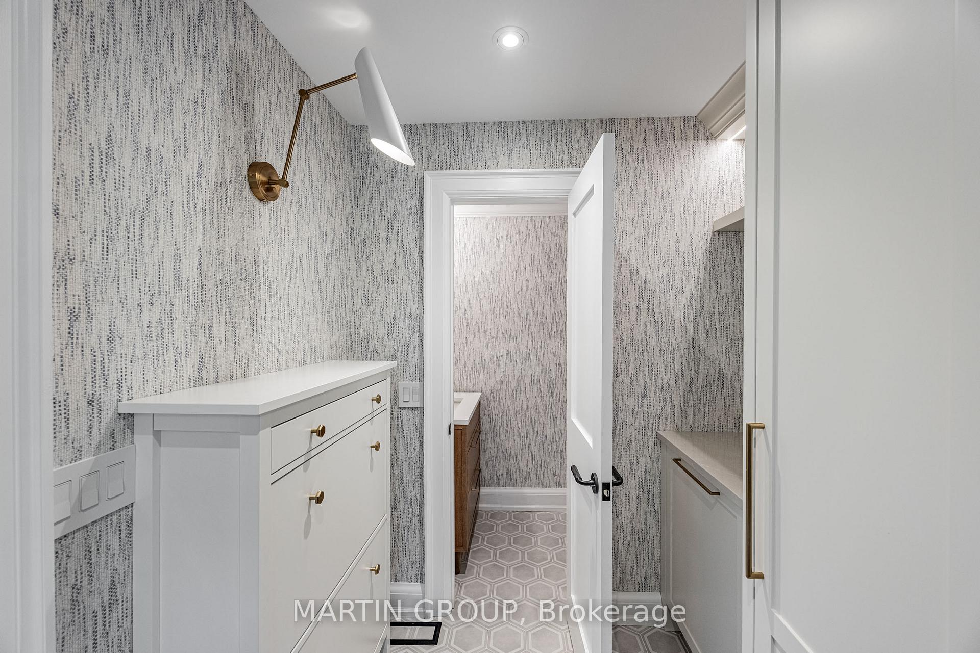 297 Watson Avenue, Oakville, ON L6J 3V3