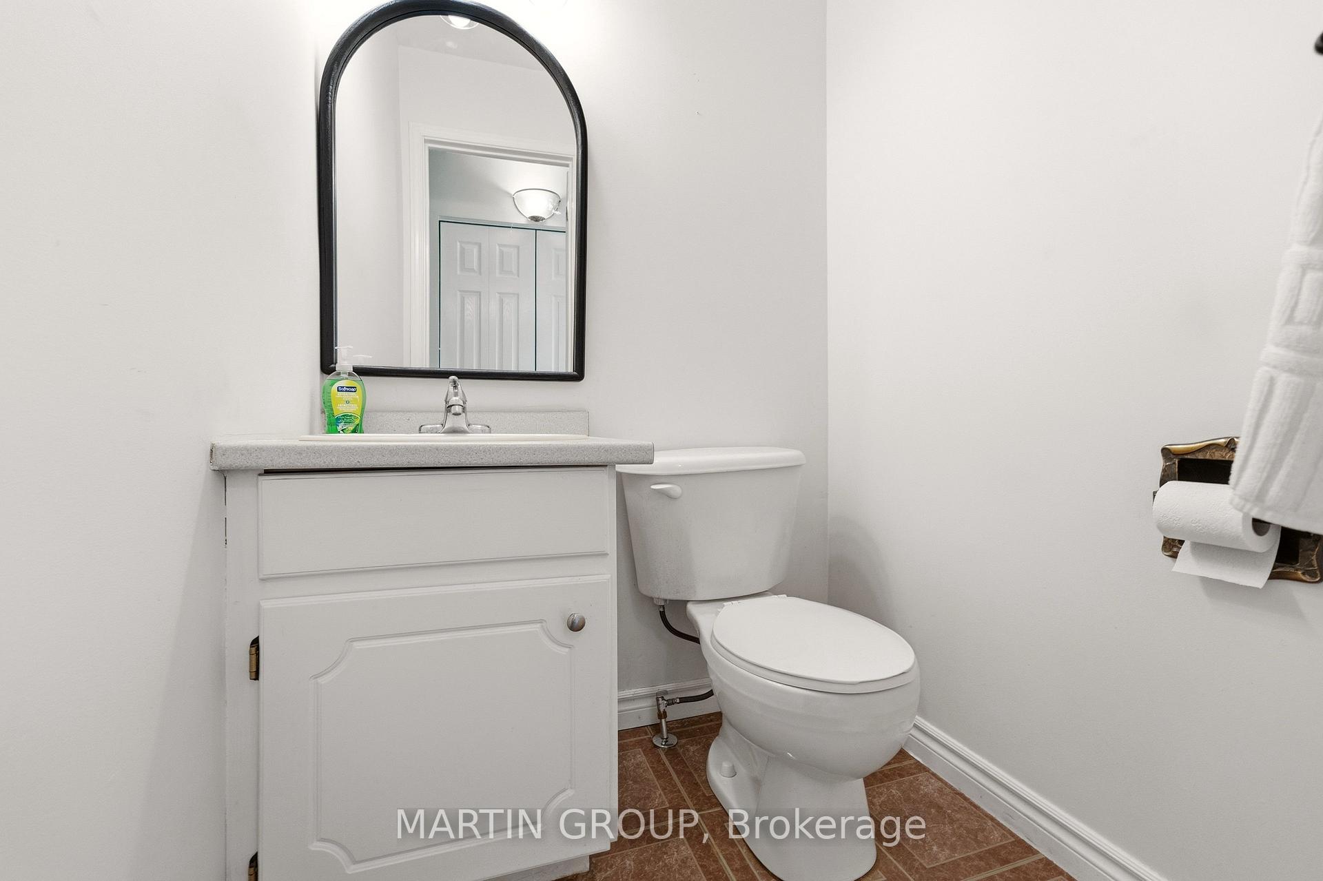 1456 Harmsworth Square