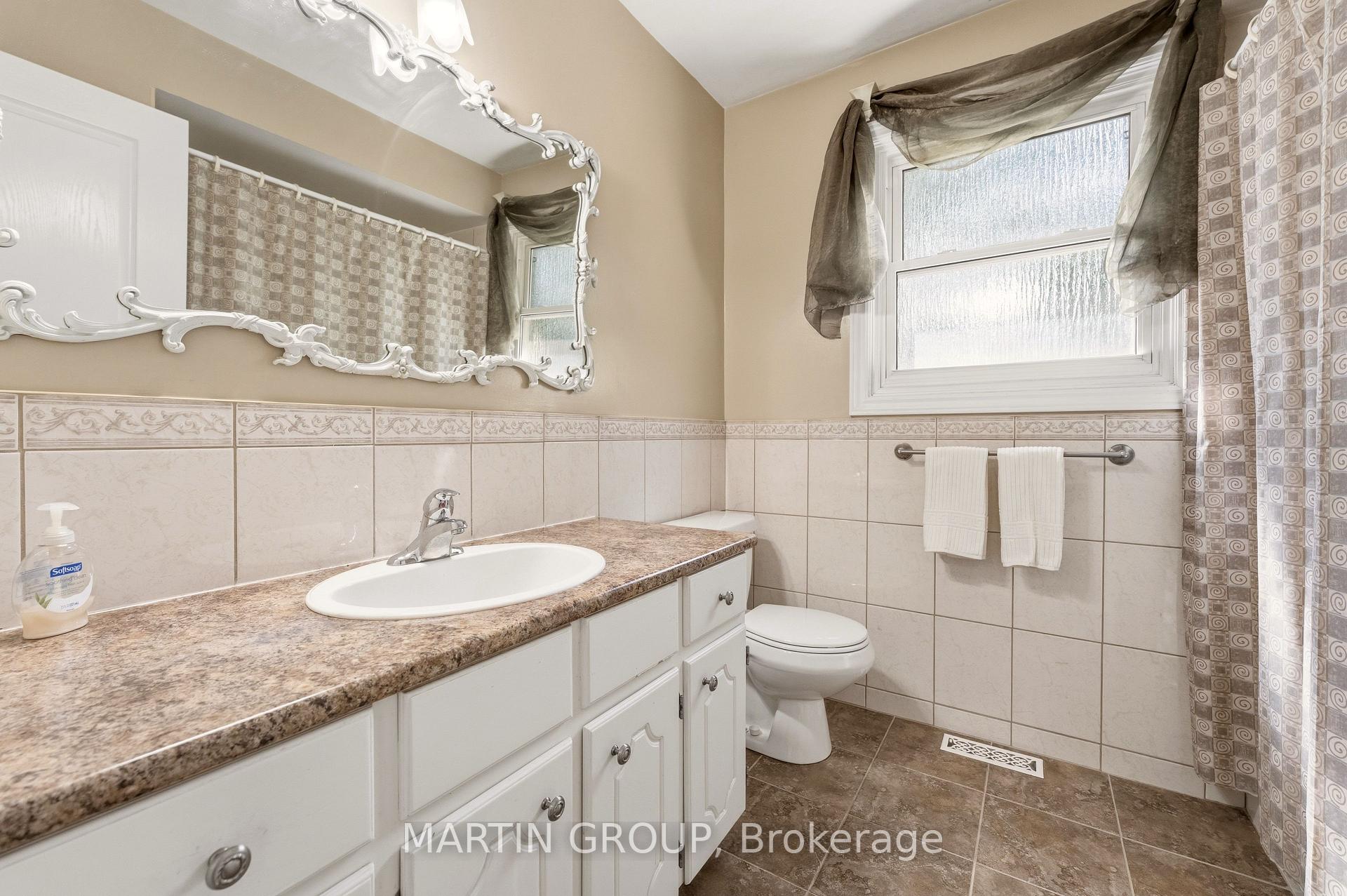1456 Harmsworth Square