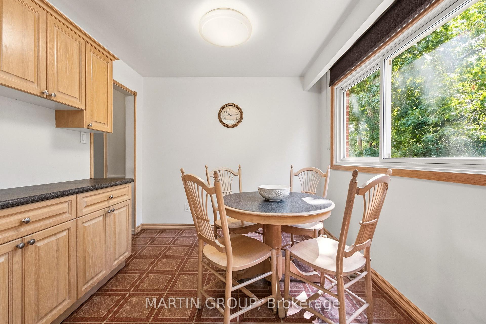 1456 Harmsworth Square