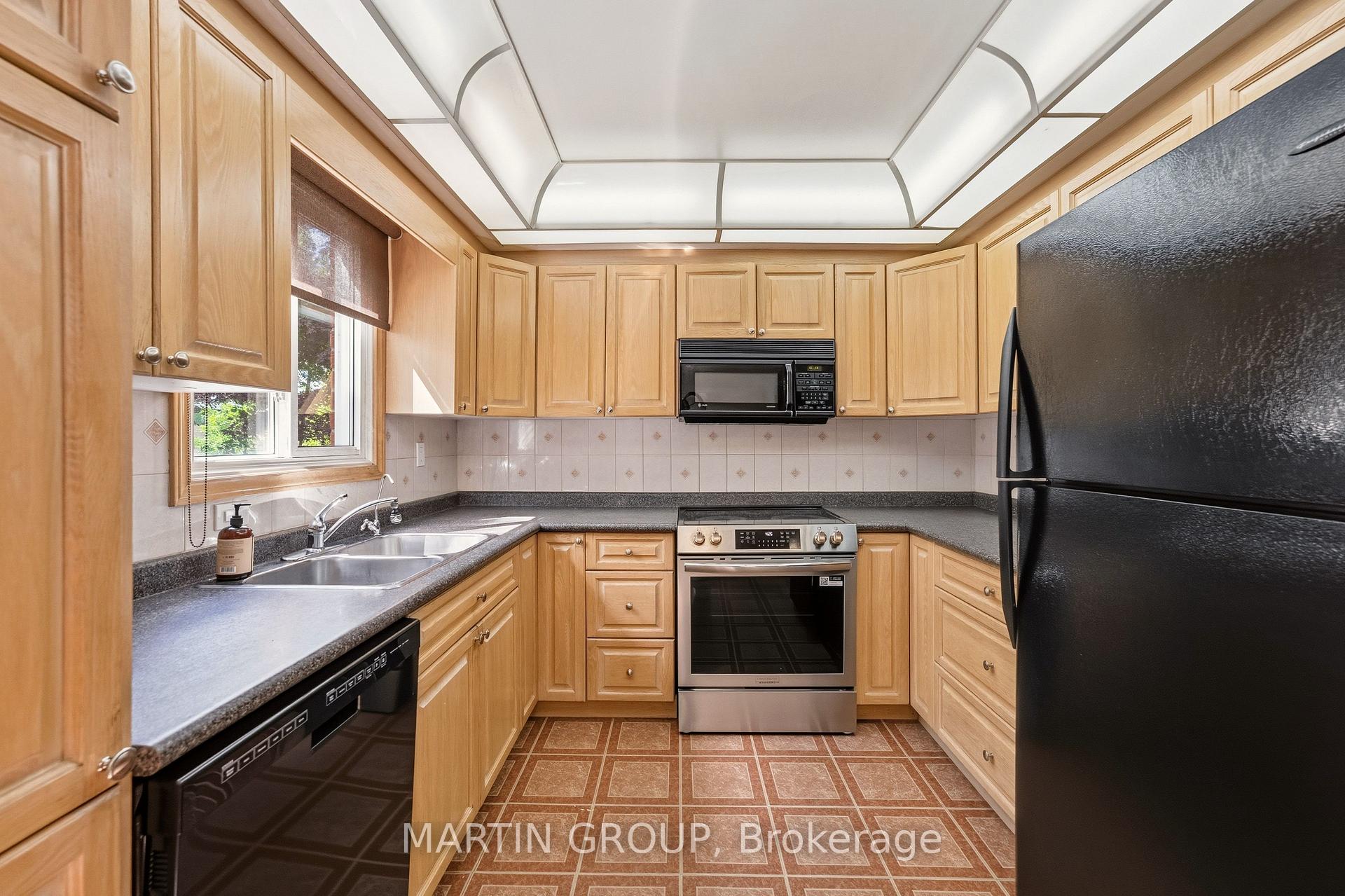 1456 Harmsworth Square