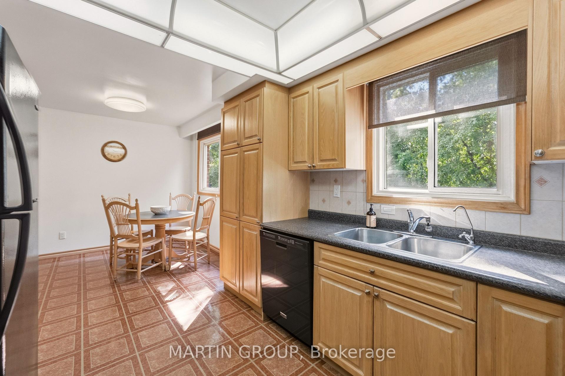1456 Harmsworth Square