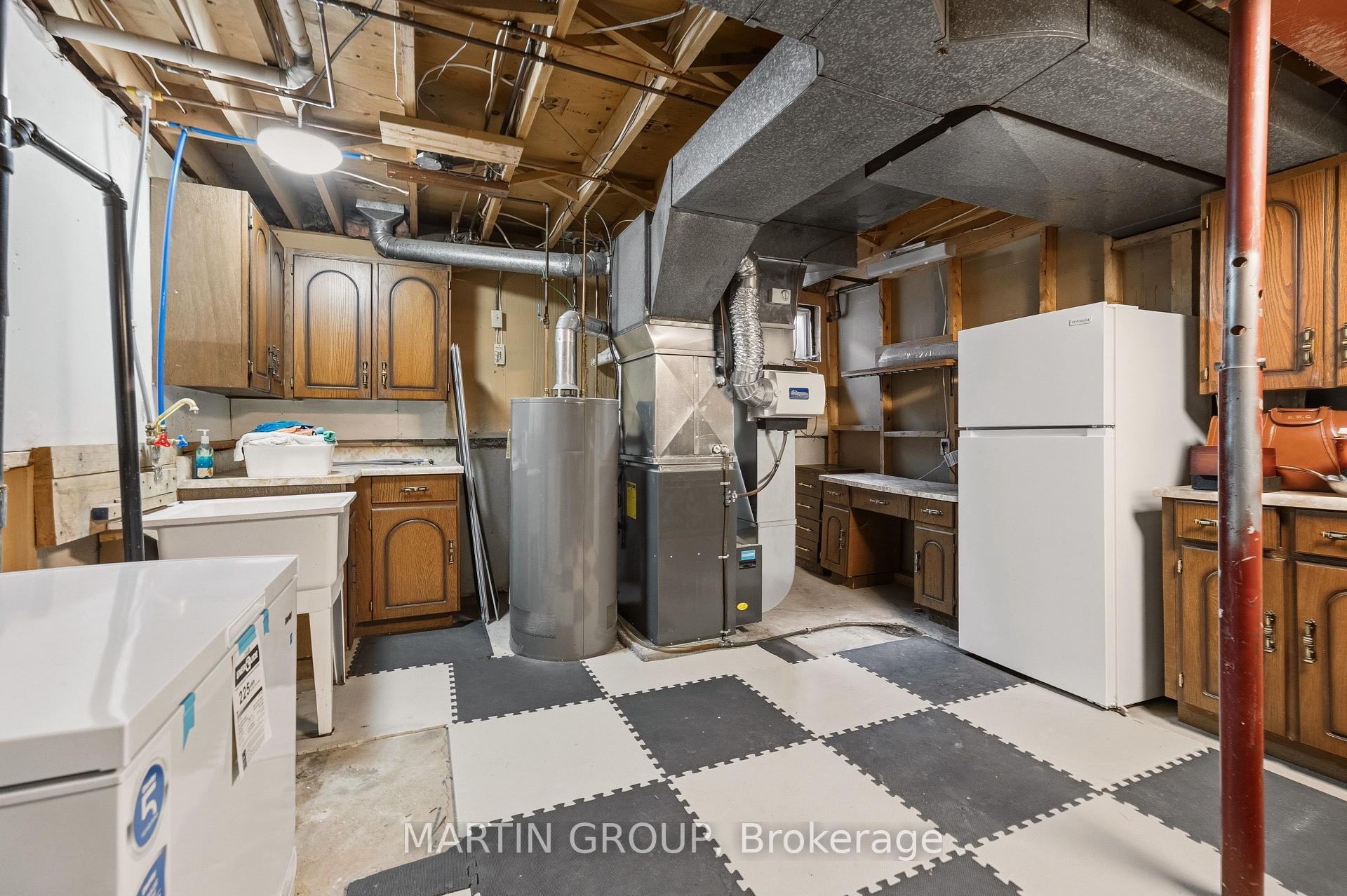 1456 Harmsworth Square