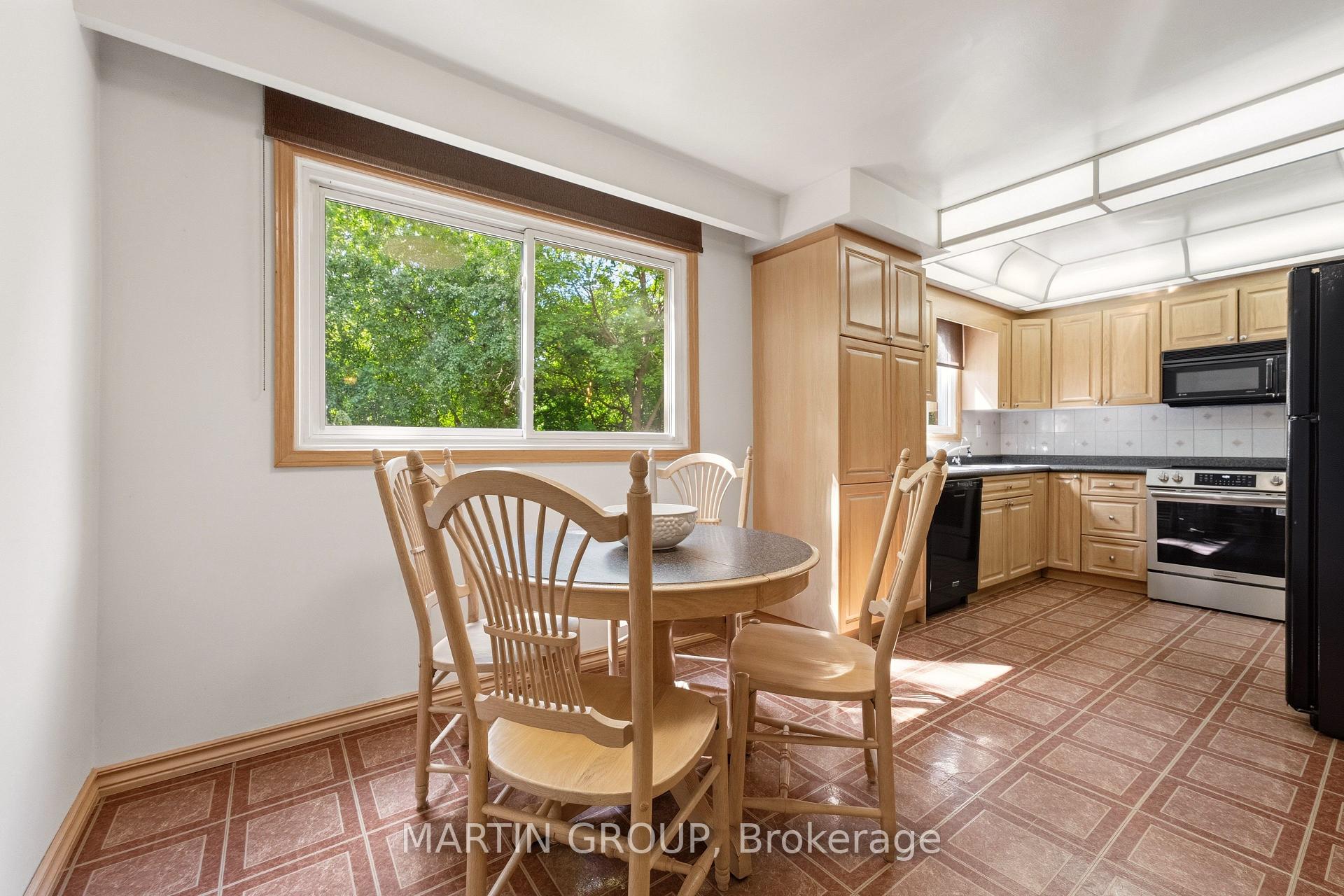 1456 Harmsworth Square