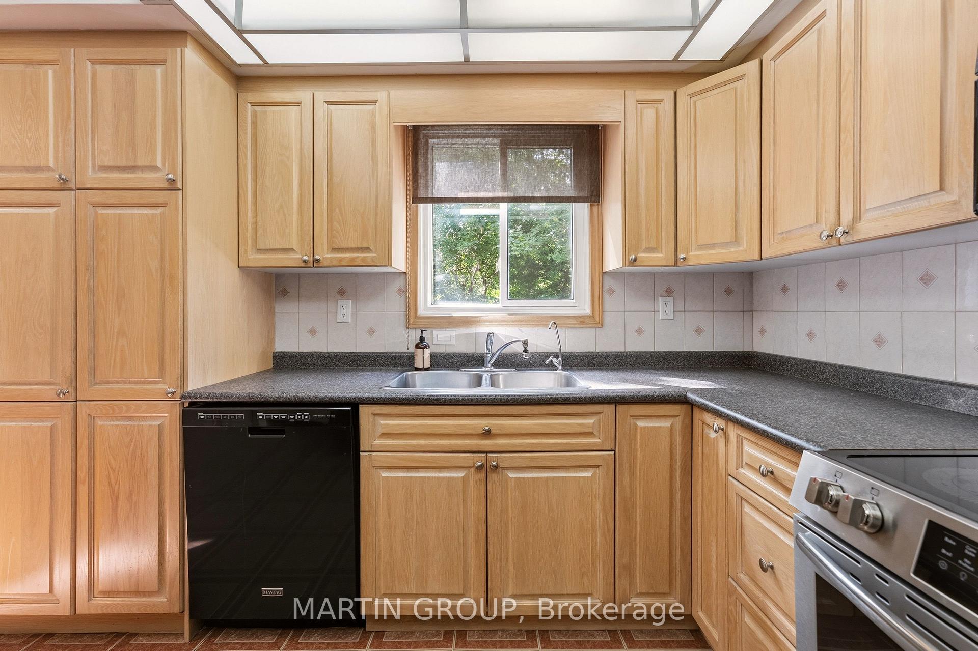 1456 Harmsworth Square