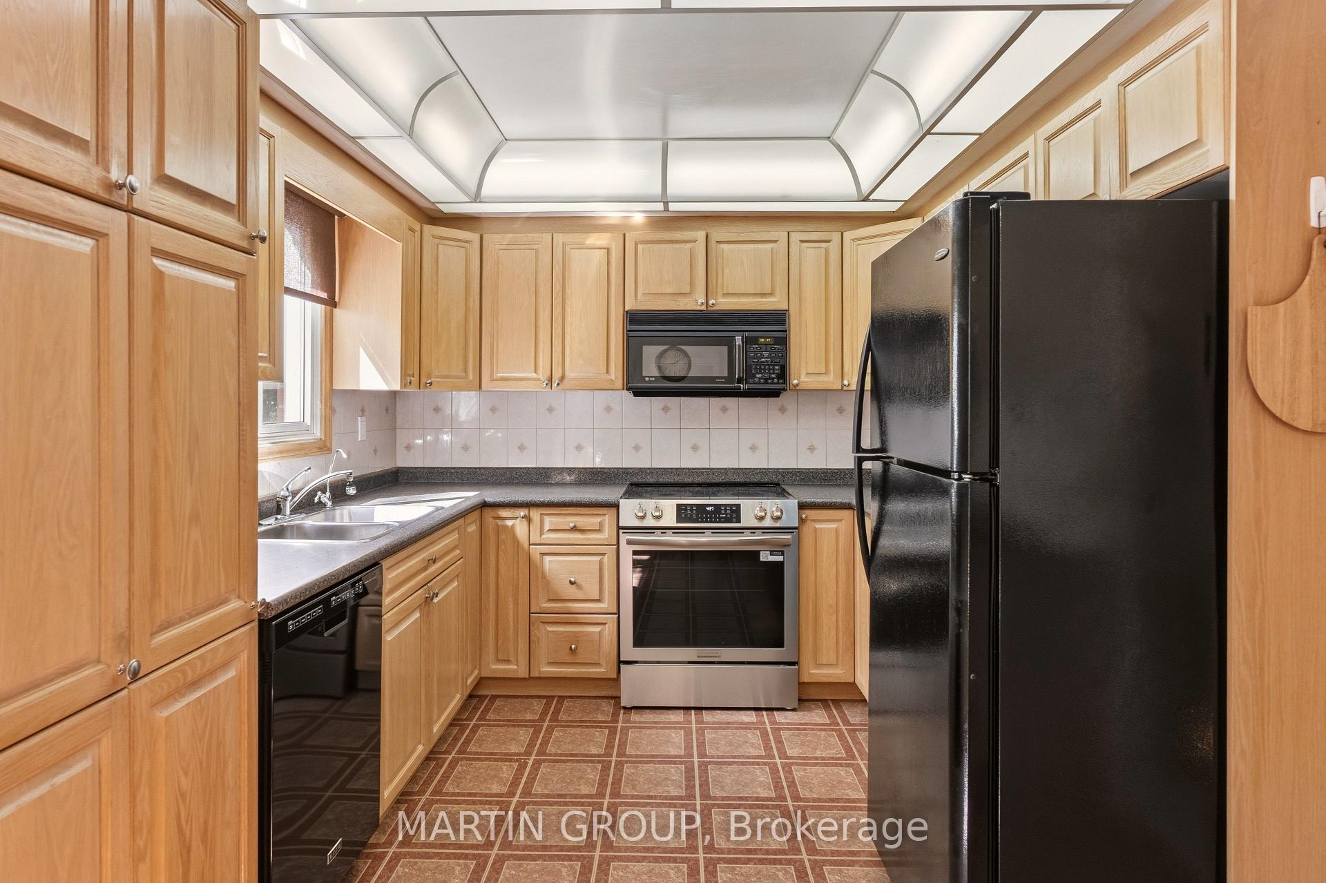 1456 Harmsworth Square