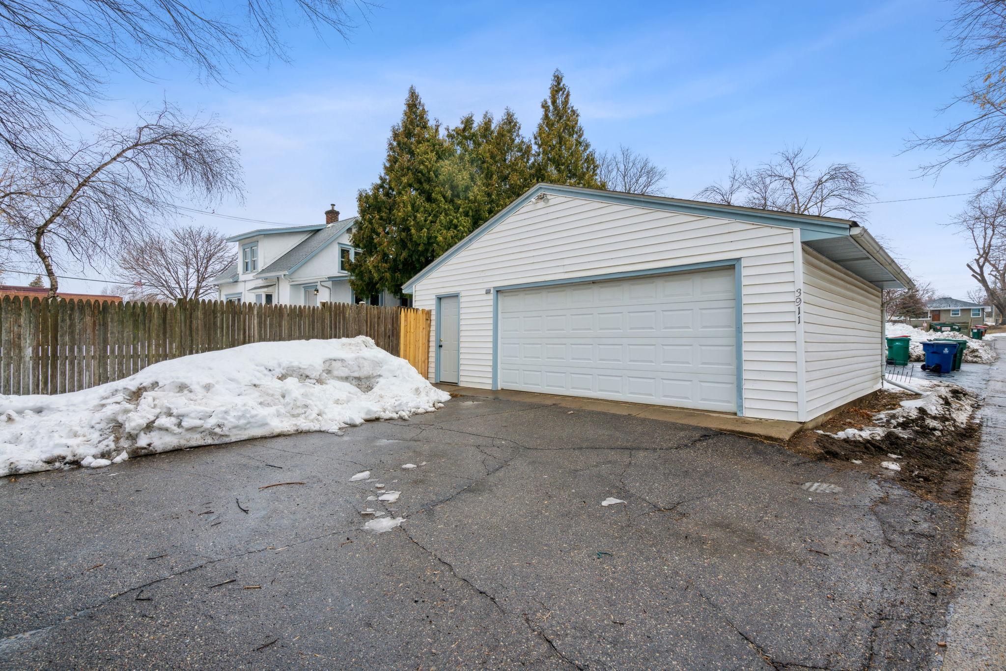 3911 Lookout Place