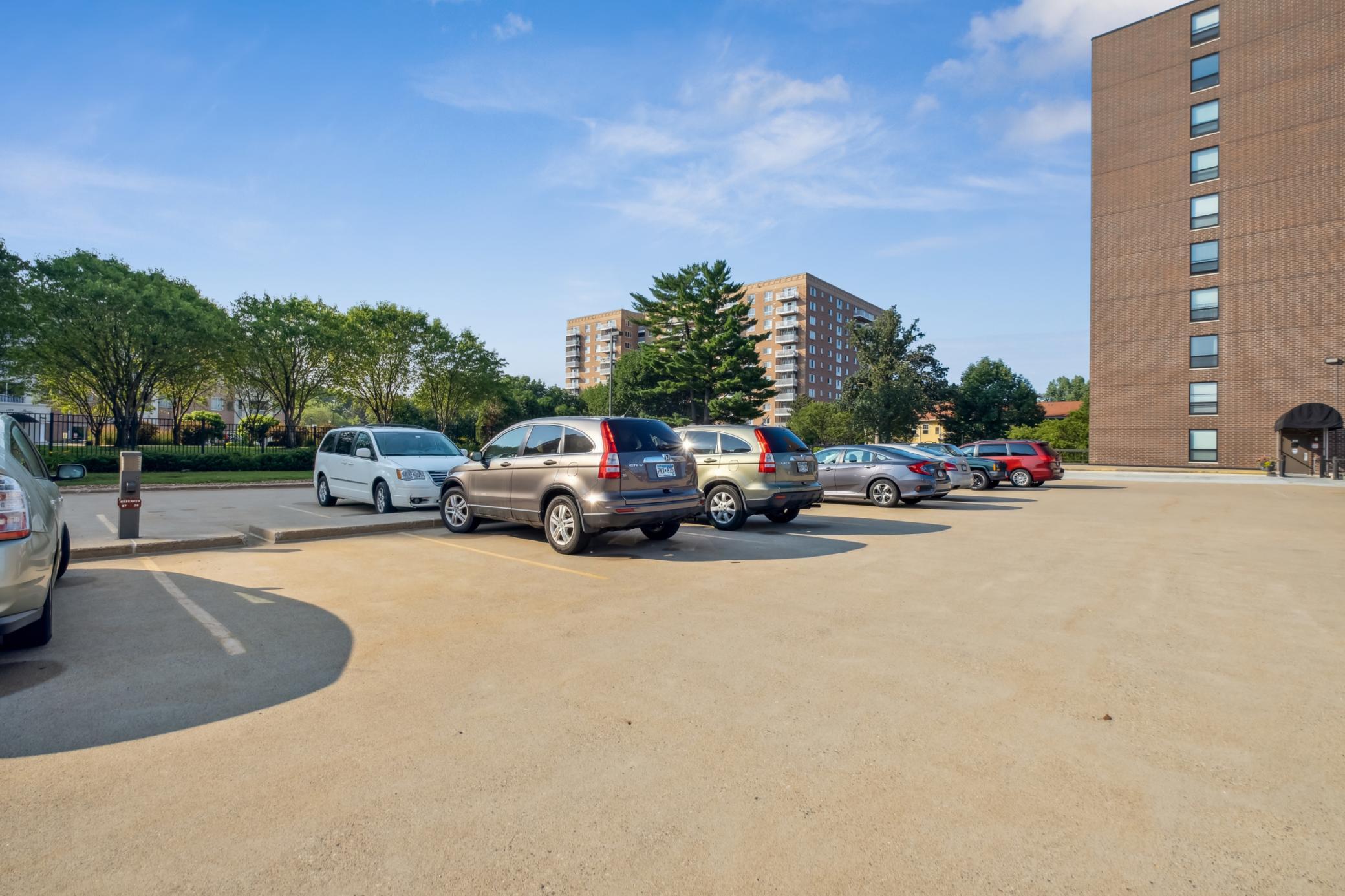 6615 Lake Shore Drive S Unit: 1008