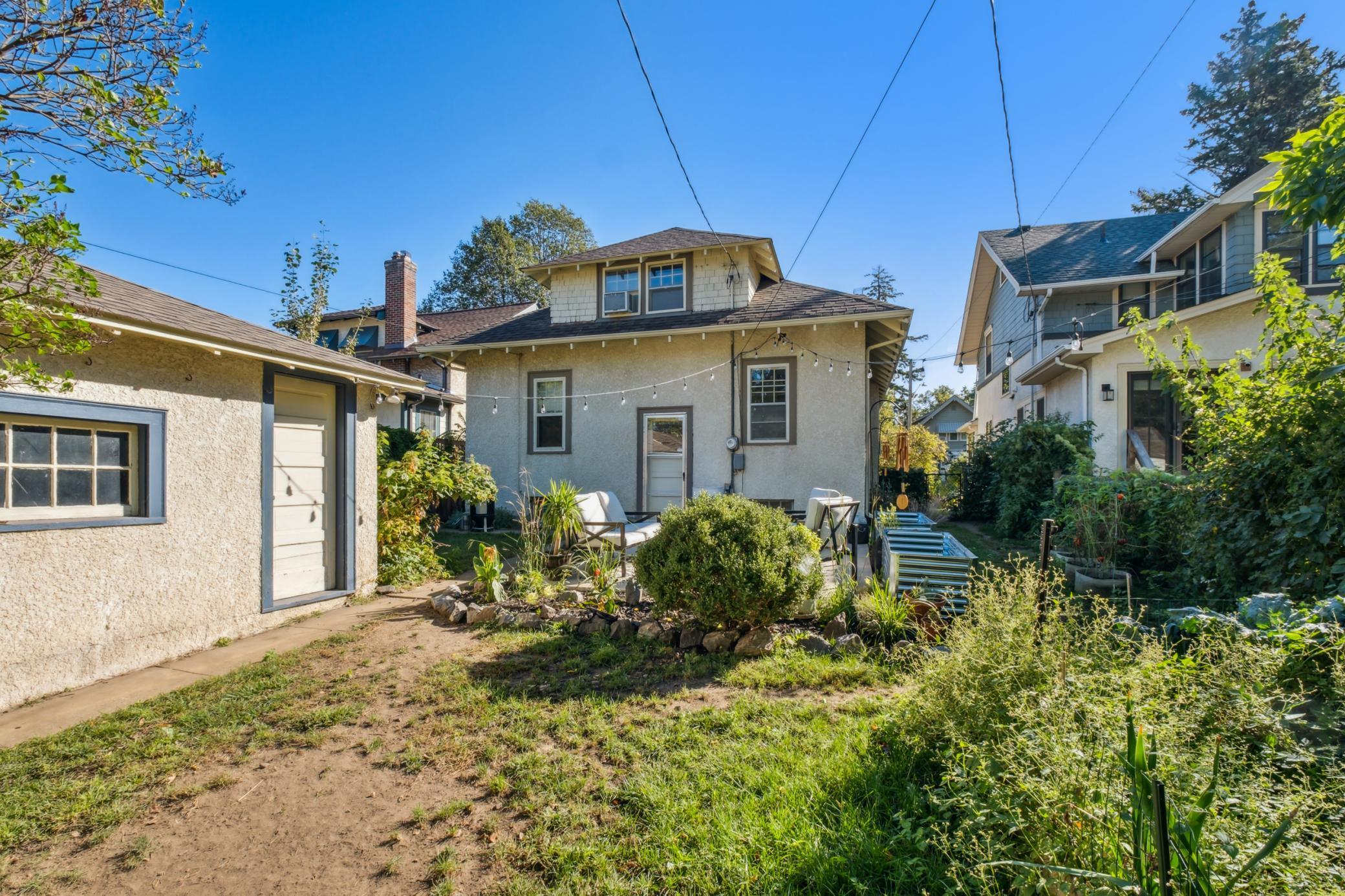 4338 Garfield Avenue