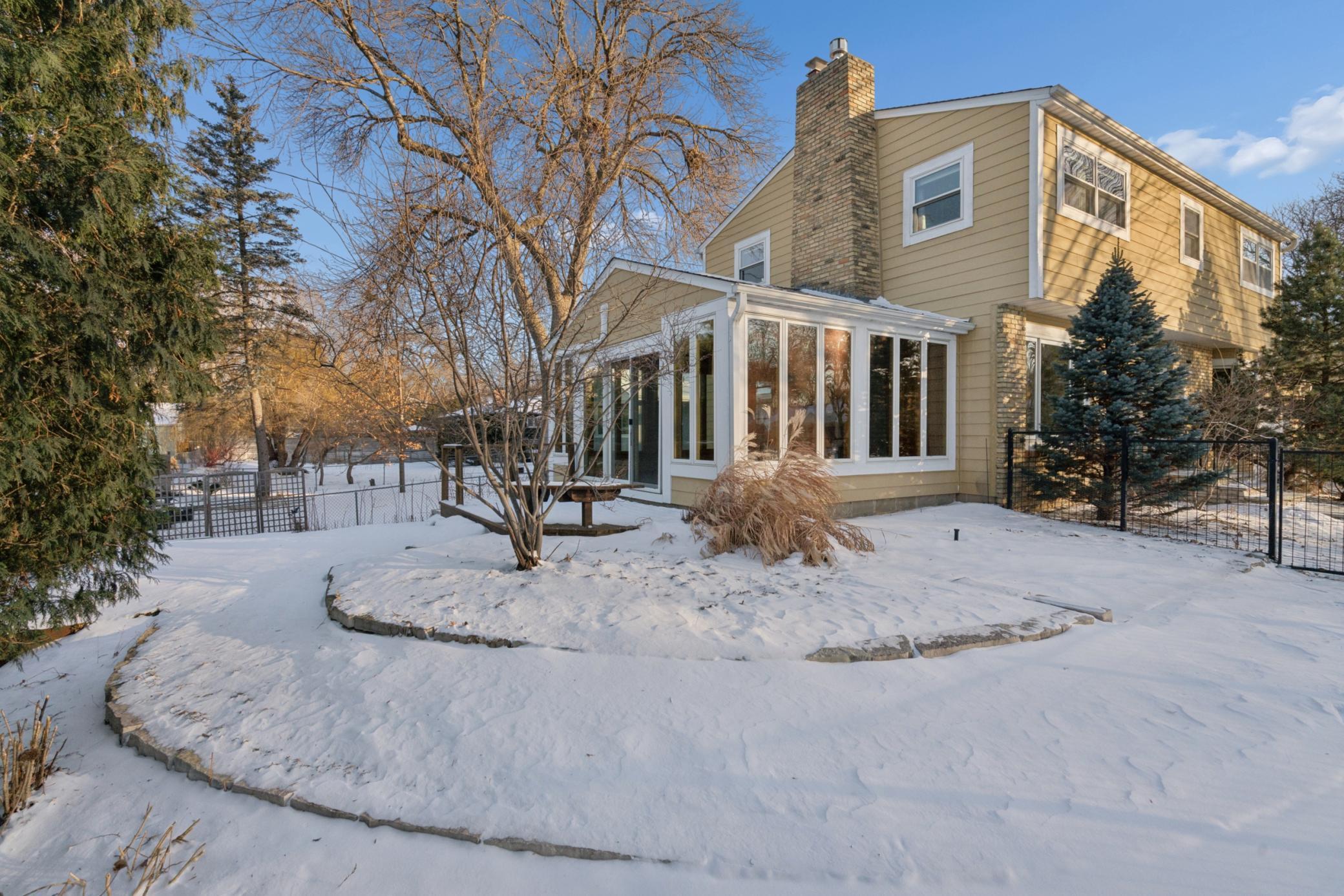 4046 Xerxes Avenue S