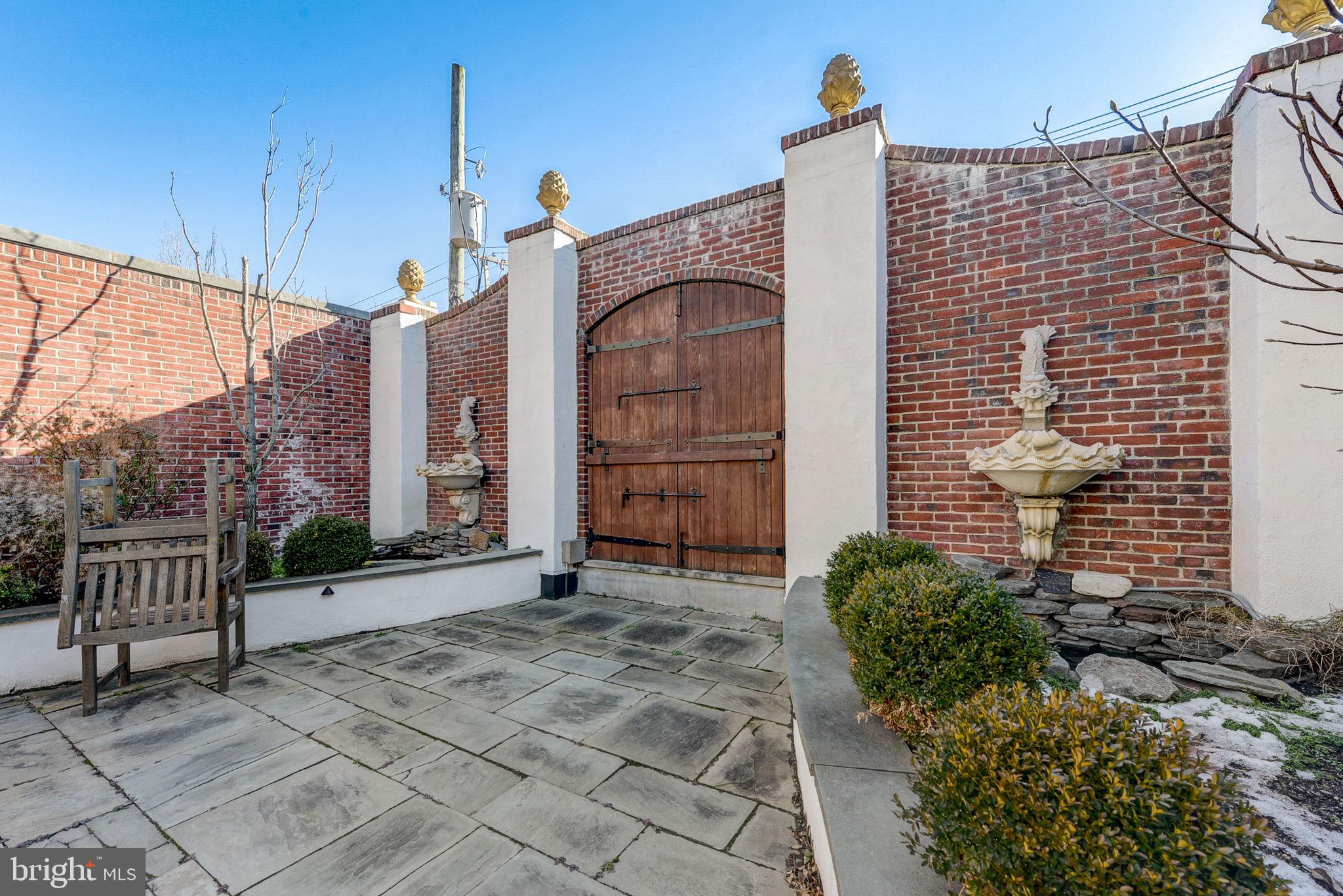 2220 GREEN STREET