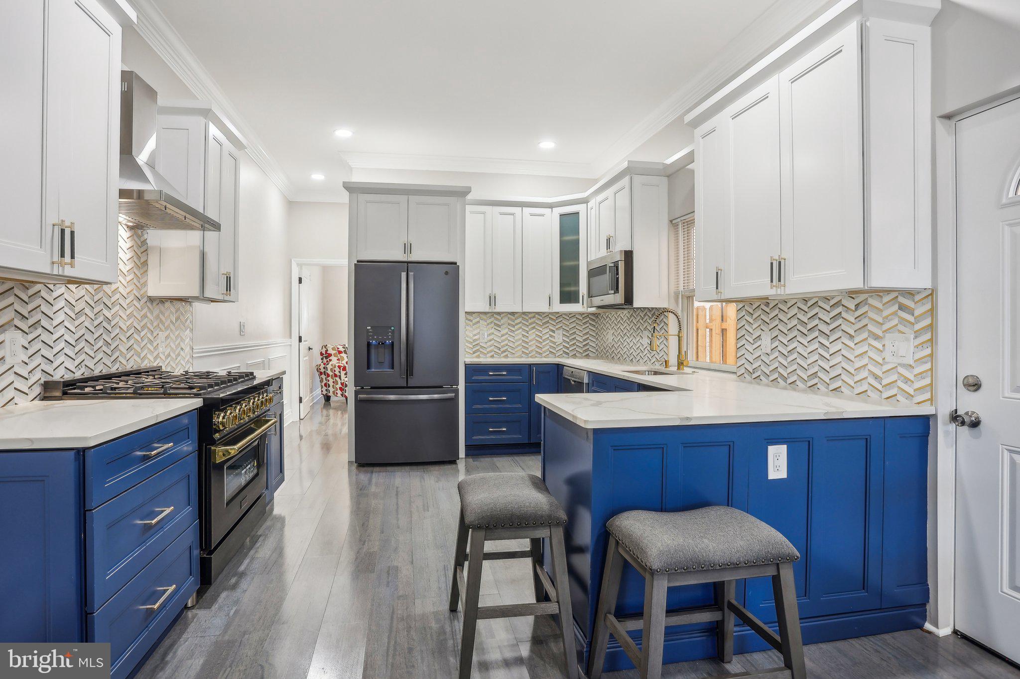 935 S 3RD STREET
